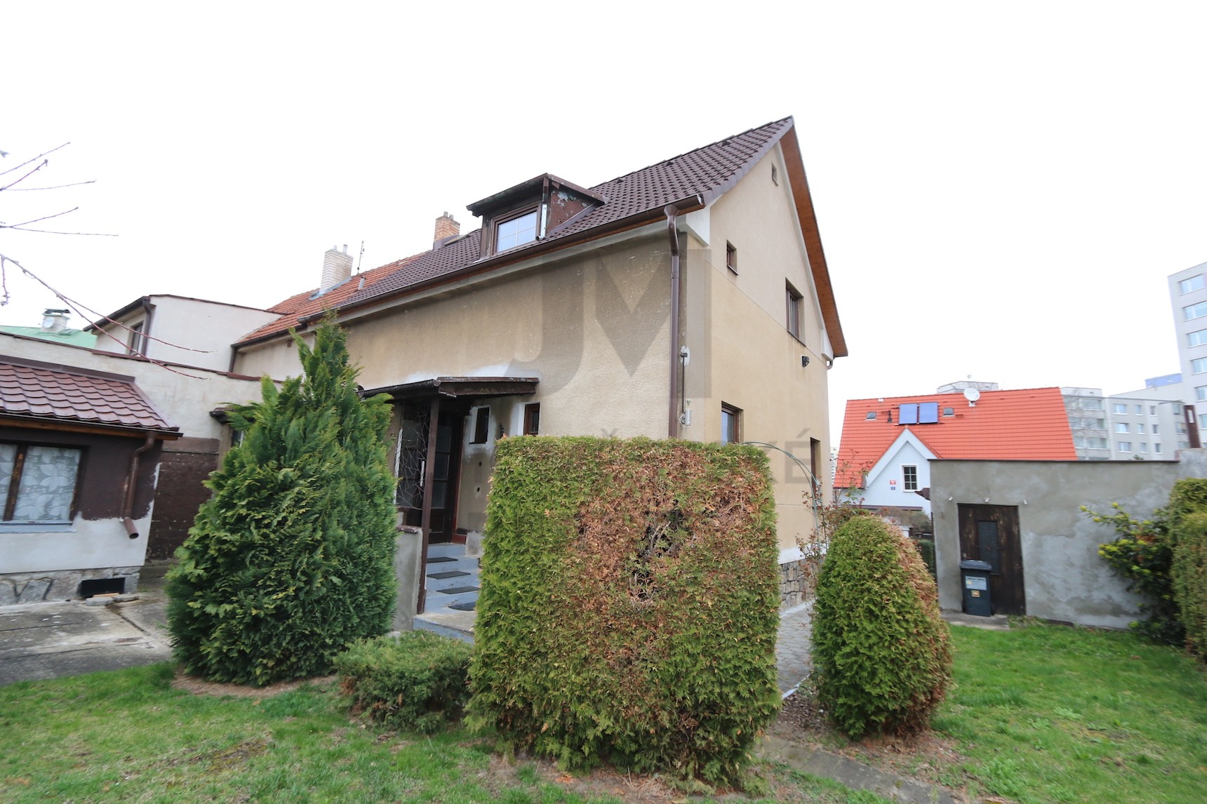 PRODEJ RODINNÉHO DOMU 4+kk s garáží, Donovalská, Praha 4 - Chodov