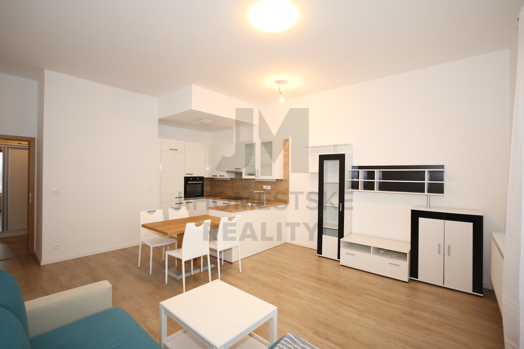 NÁJEM BYTU 3+kk S TERASOU A GAR. STÁNÍM, Květnového vítězství, Praha 4 - Chodov