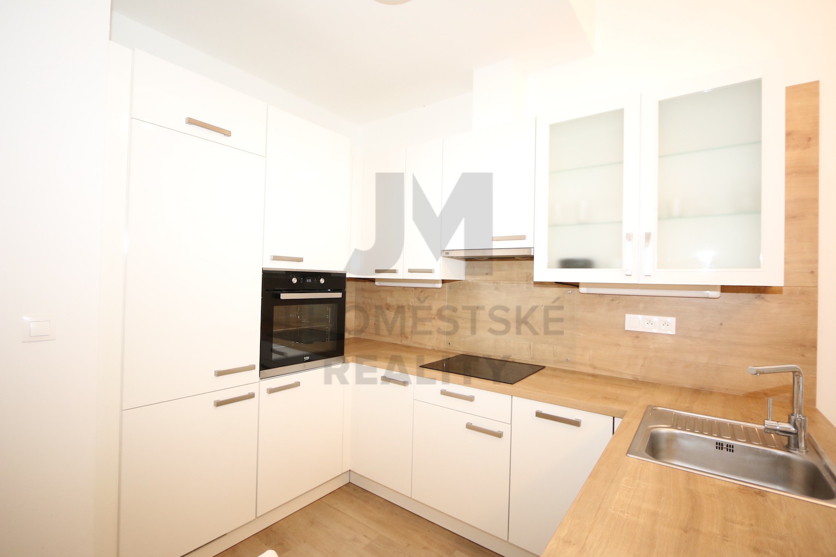 NÁJEM BYTU 3+kk S TERASOU A GAR. STÁNÍM, Květnového vítězství, Praha 4 - Chodov