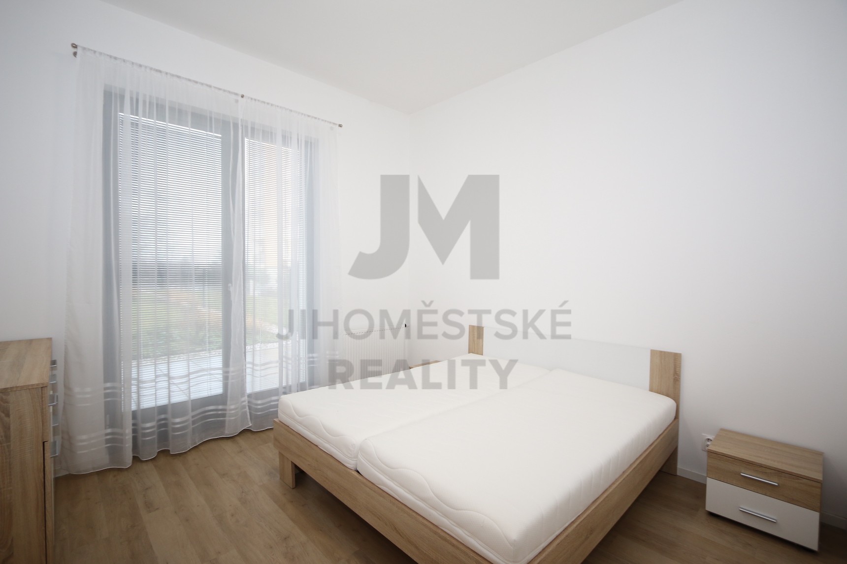 NÁJEM BYTU 3+kk S TERASOU A GAR. STÁNÍM, Květnového vítězství, Praha 4 - Chodov