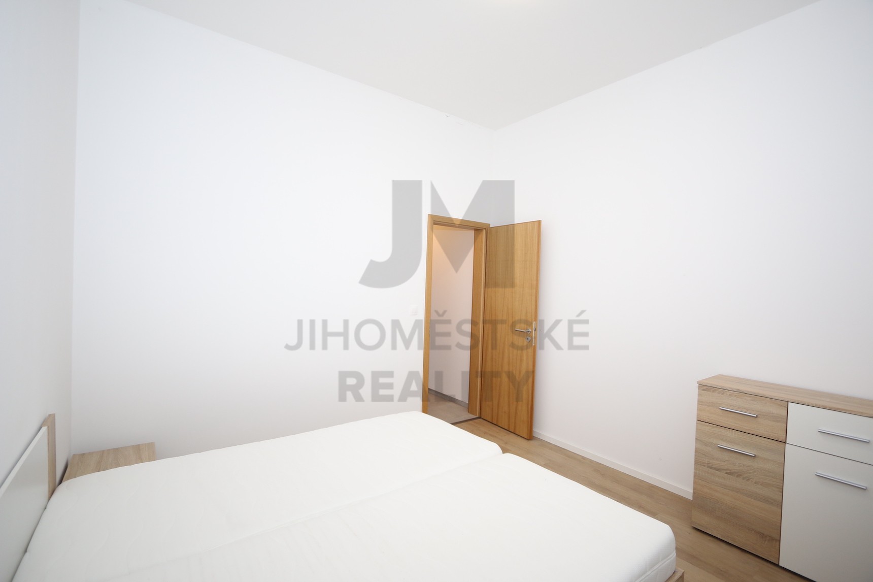 NÁJEM BYTU 3+kk S TERASOU A GAR. STÁNÍM, Květnového vítězství, Praha 4 - Chodov