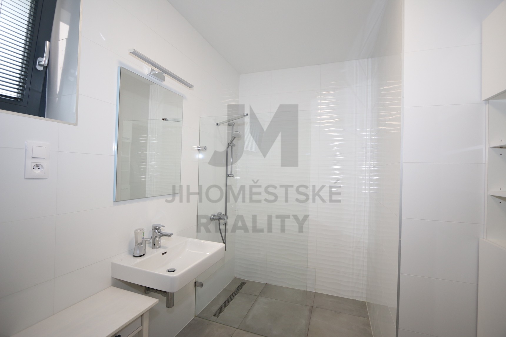 NÁJEM BYTU 3+kk S TERASOU A GAR. STÁNÍM, Květnového vítězství, Praha 4 - Chodov