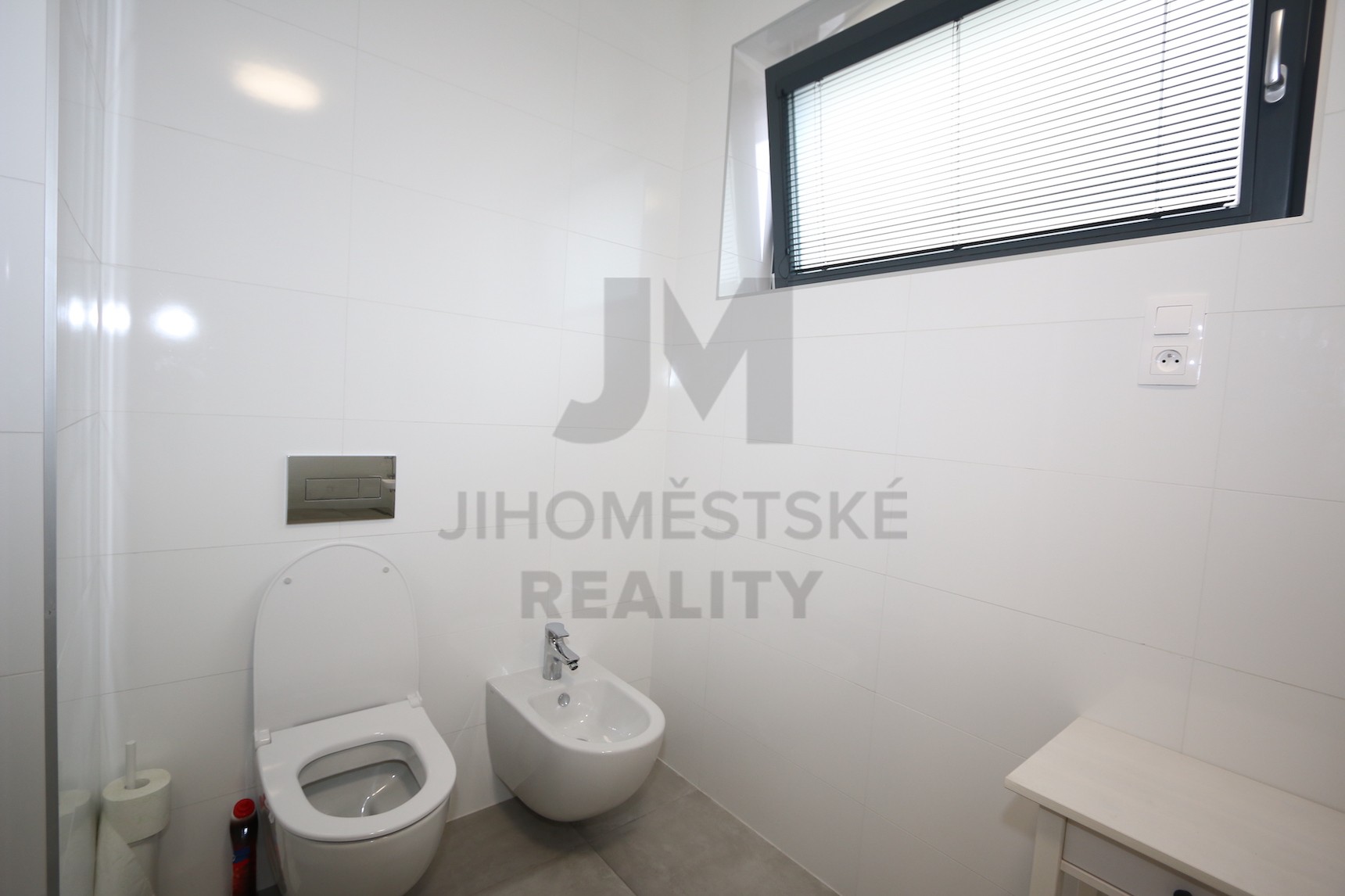 NÁJEM BYTU 3+kk S TERASOU A GAR. STÁNÍM, Květnového vítězství, Praha 4 - Chodov