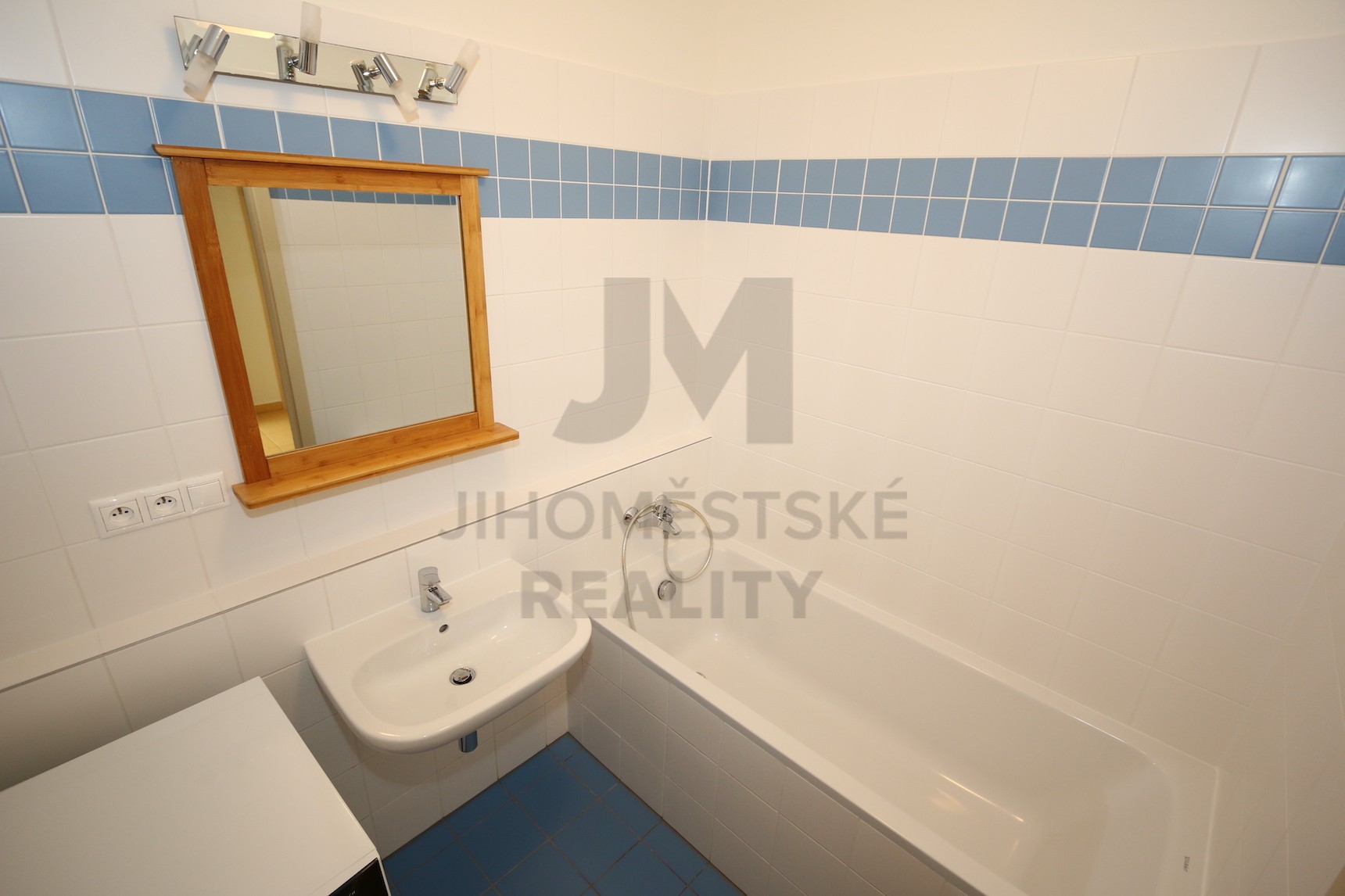 NÁJEM BYTU 2+kk S BALKONEM, Stříbrského, Praha 4 - Háje