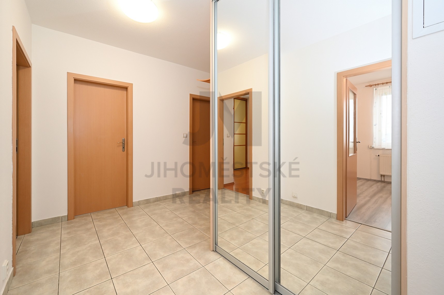 PRODEJ BYTU 3+kk S TERASOU A GAR. STÁNÍM, Divišovská, Praha 4 - Chodov