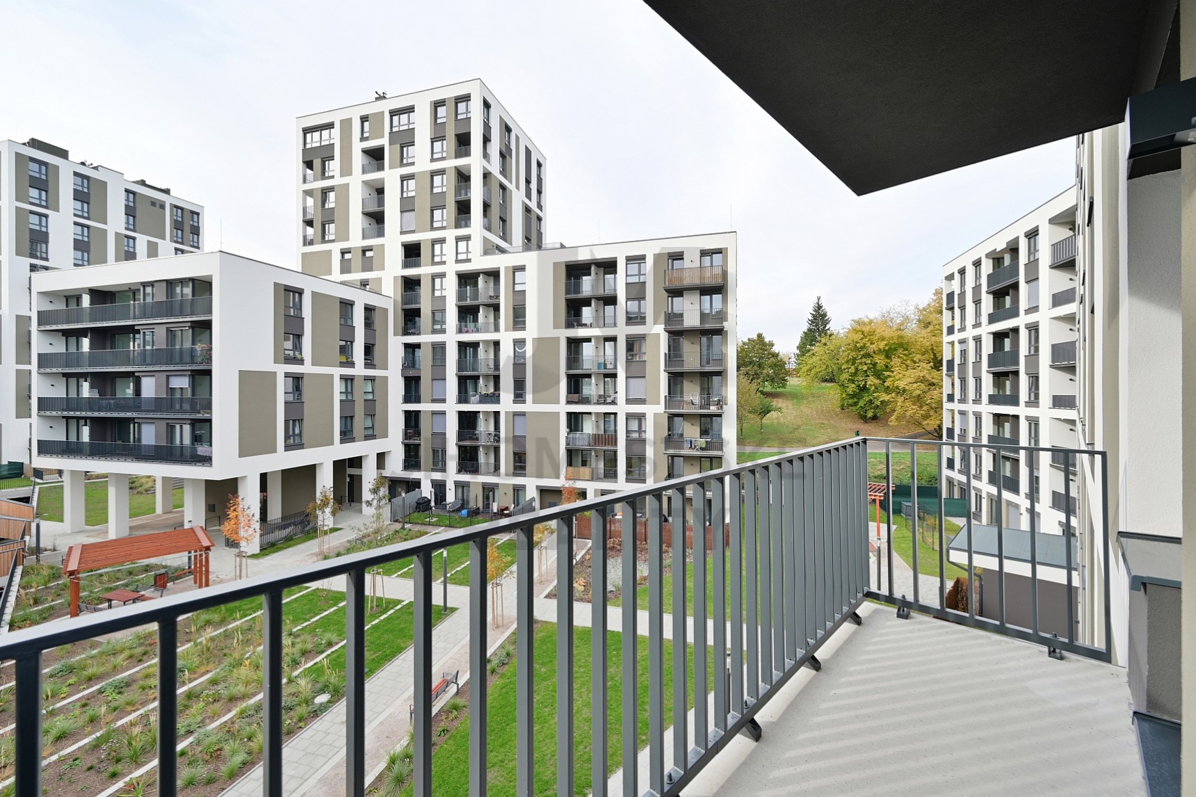 PRODEJ BYTU 3+kk S BALKONEM A GAR. STÁNÍM, Olgy Havlové, Praha 3 - Žižkov