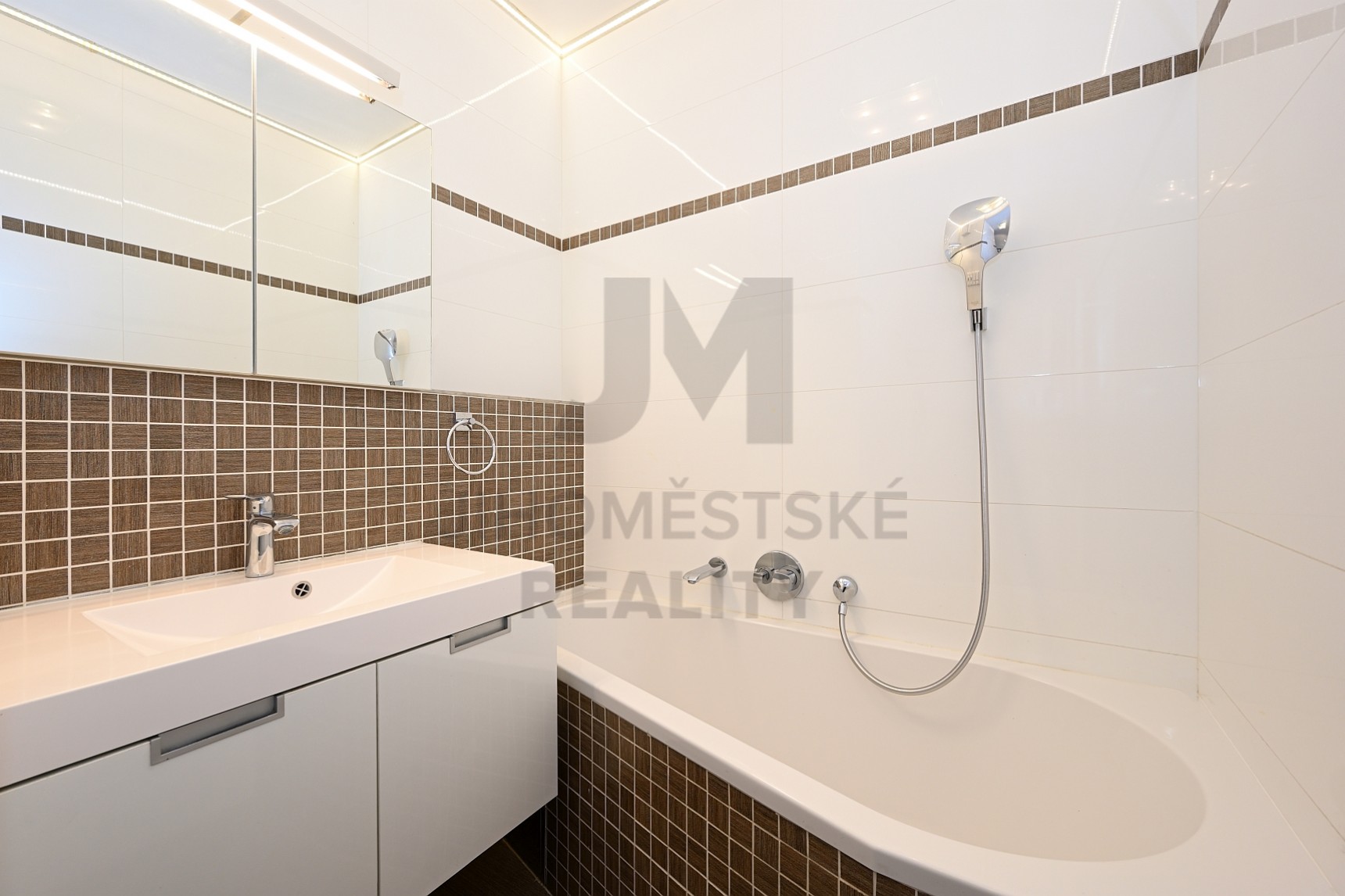 PRODEJ BYTU 4+kk SE 2 BALKONY A GAR. STÁNÍM, Berlínská, Praha 10 - Hostivař