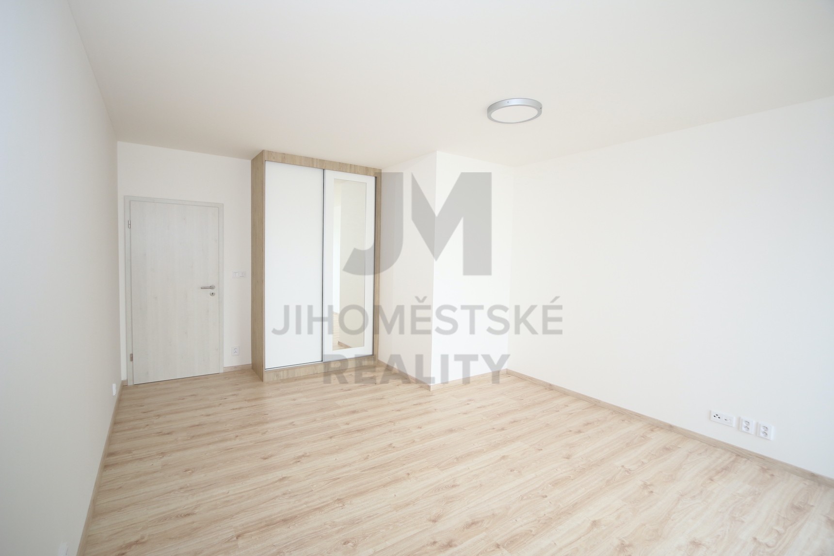 NÁJEM ŘADOVÉHO DOMU 5+kk S TERASOU, Nerudova, Vestec - Vestec u Prahy