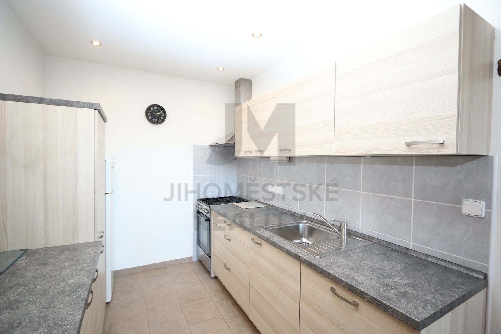 NÁJEM BYTU 3+kk s lodžií, Ke Škole, Praha 4 - Chodov