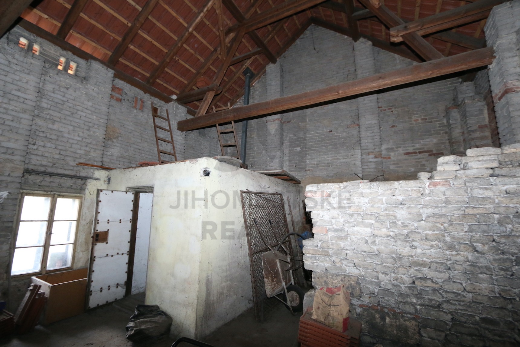 PRODEJ RODINNÉHO DOMU 5+1 S TERASOU, Libušská, Praha 4 - Libuš