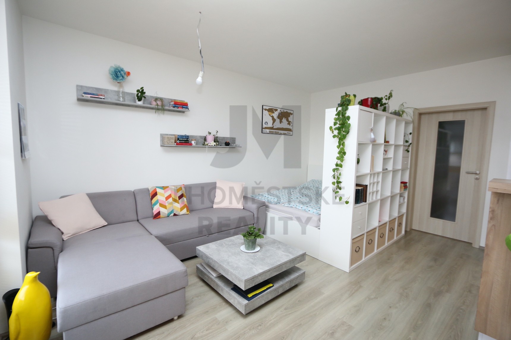 PRODEJ BYTU 1+kk S LODŽIÍ A GAR. STÁNÍM, Losenická, Praha 10 - Uhříněves