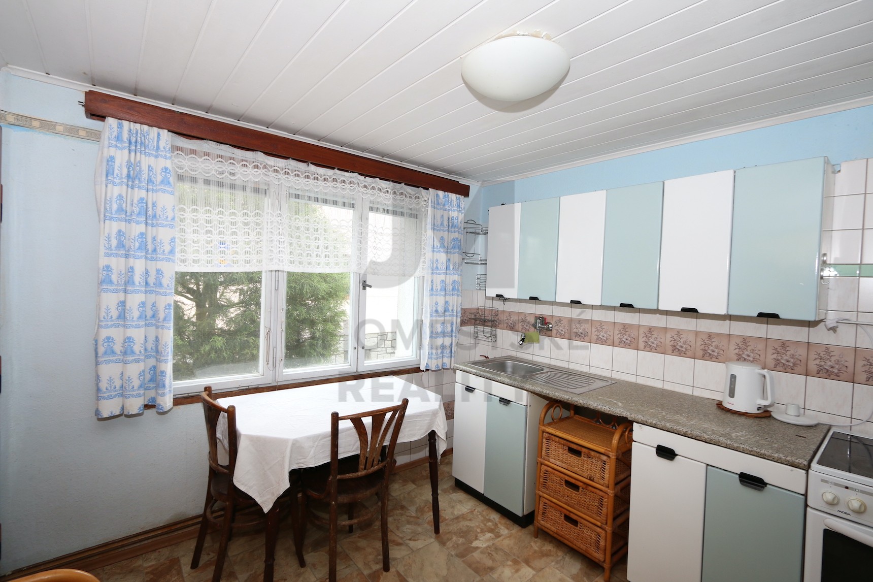 PRODEJ RODINNÉHO DOMU S BALKONEM, TERASOU A GARÁŽÍ, Malý vrch, Blatná - Blatná
