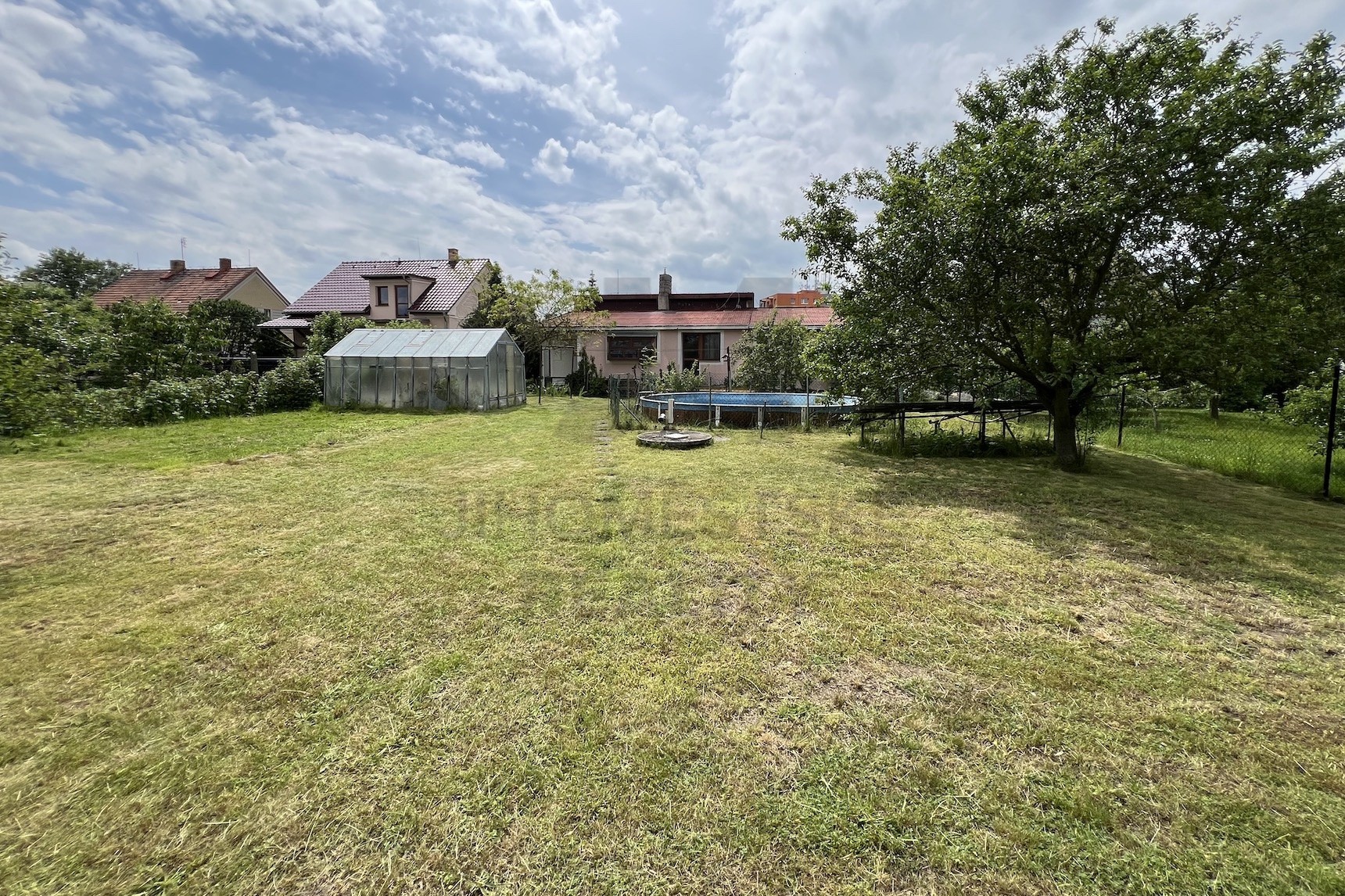 PRODEJ RODINNÉHO DOMU S BALKONEM, TERASOU A GARÁŽÍ, Malý vrch, Blatná - Blatná