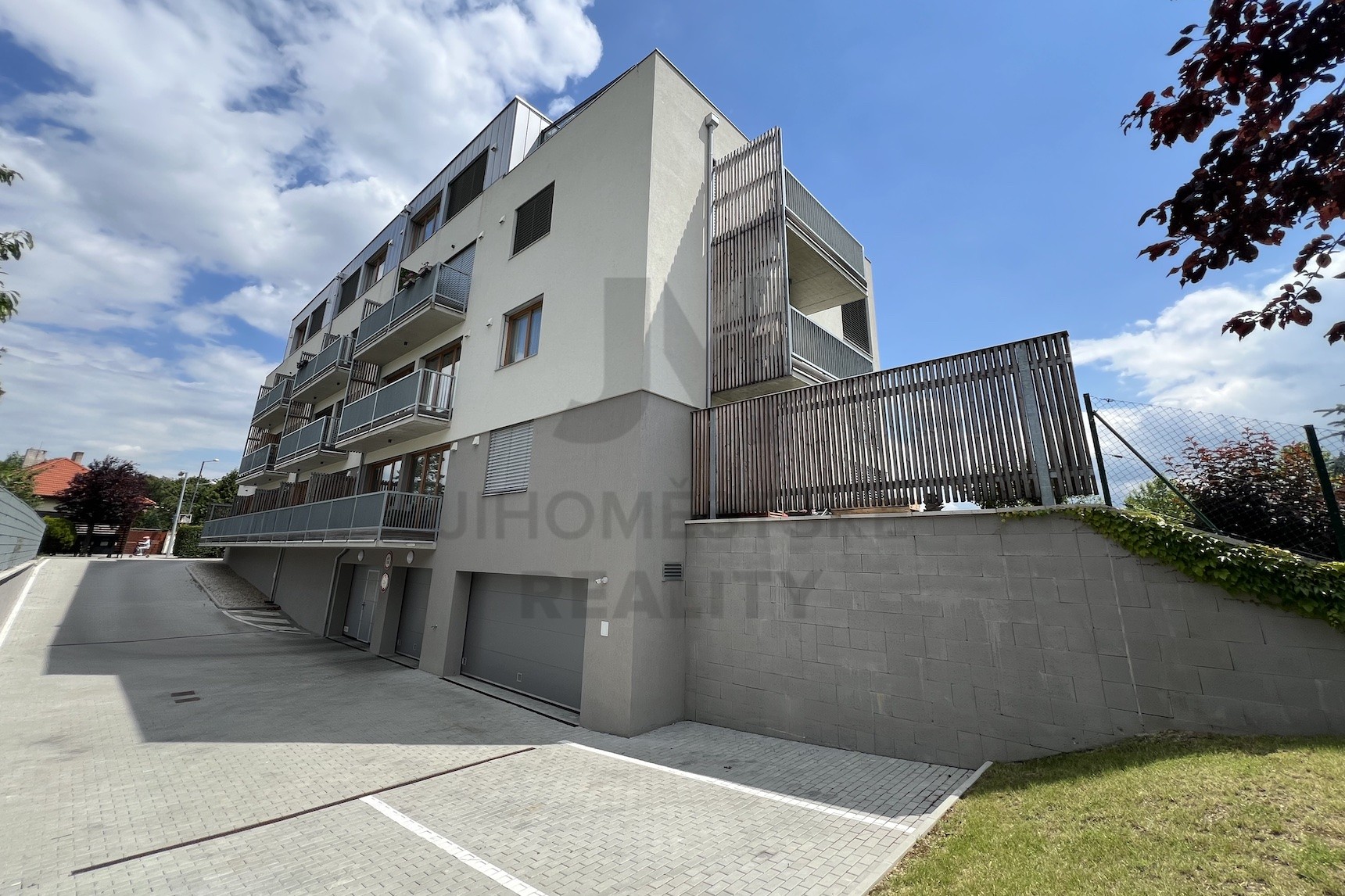PRODEJ BYTU 2+kk S BALKONEM A GAR. STÁNÍM, Formanská, Praha 4 - Újezd u Průhonic