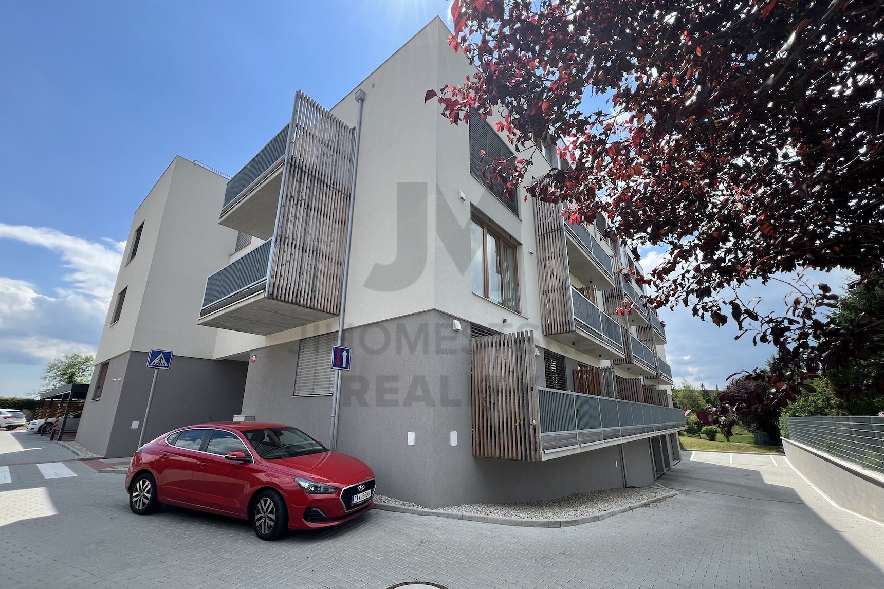 PRODEJ BYTU 2+kk S BALKONEM A GAR. STÁNÍM, Formanská, Praha 4 - Újezd u Průhonic