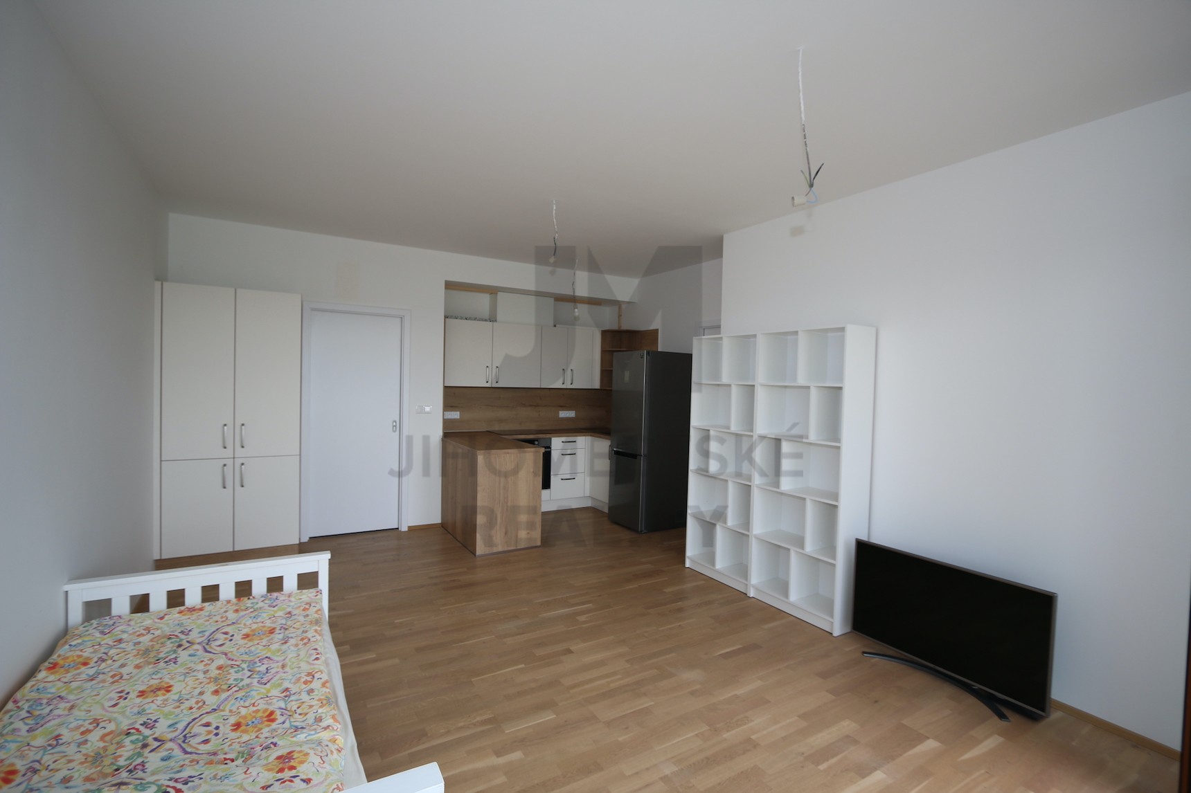 PRODEJ BYTU 2+kk S BALKONEM A GAR. STÁNÍM, Formanská, Praha 4 - Újezd u Průhonic