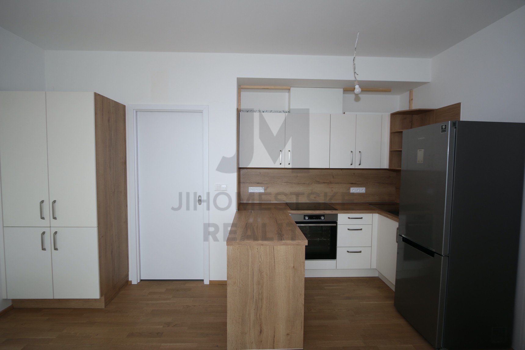 PRODEJ BYTU 2+kk S BALKONEM A GAR. STÁNÍM, Formanská, Praha 4 - Újezd u Průhonic