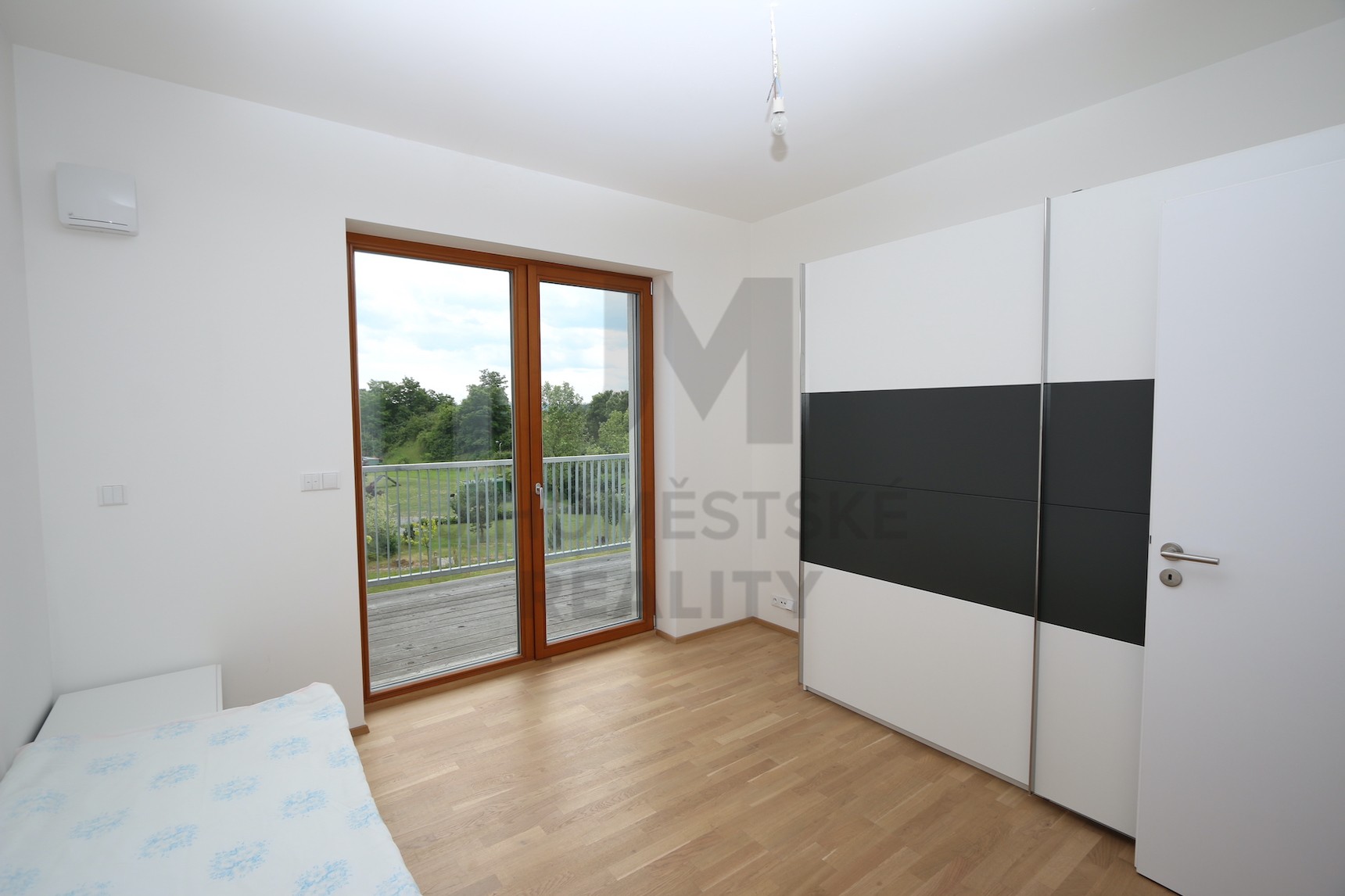 PRODEJ BYTU 2+kk S BALKONEM A GAR. STÁNÍM, Formanská, Praha 4 - Újezd u Průhonic