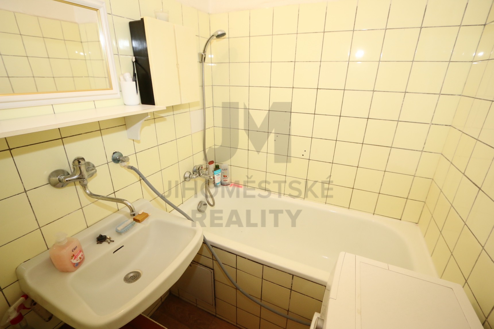 PRODEJ BYTU 2+1 S LODŽIÍ, Schnirchova, Praha 7 - Holešovice
