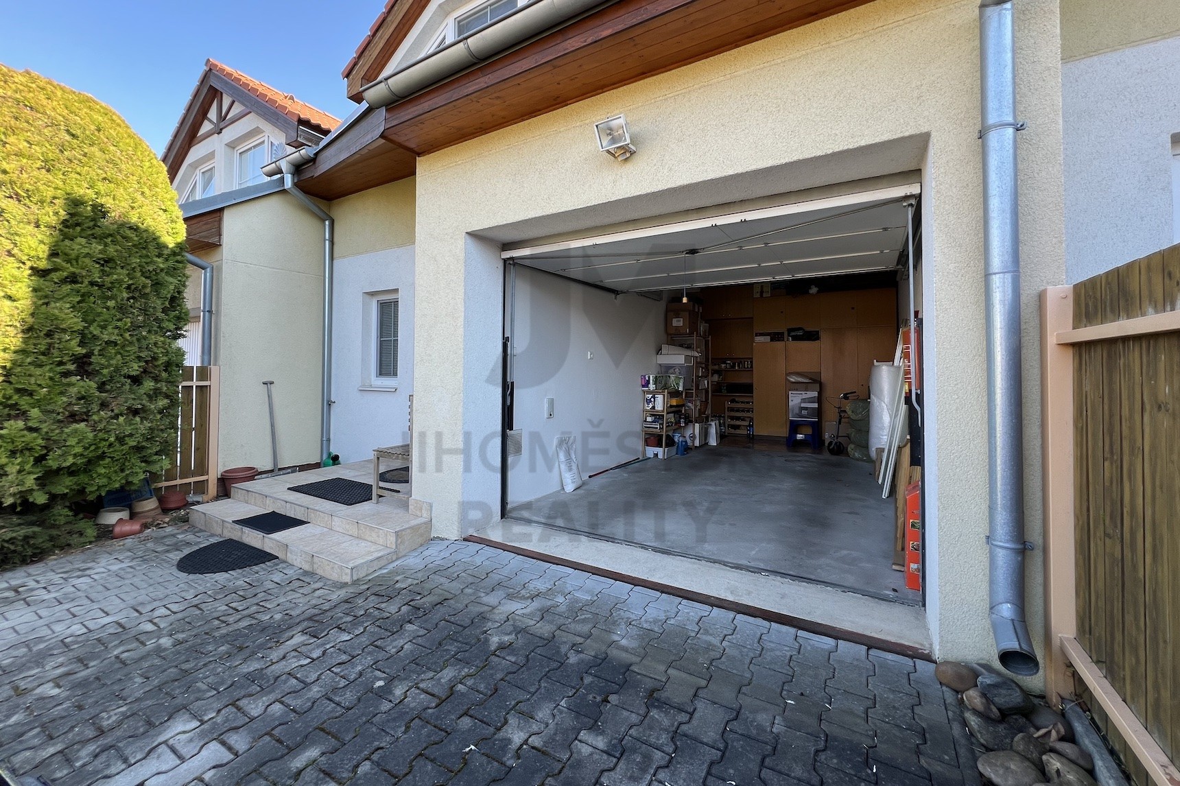 PRODEJ ŘADOVÉHO DOMU 4+kk S TERASOU A GARÁŽÍ, Humenecká, Praha 8 - Ďáblice
