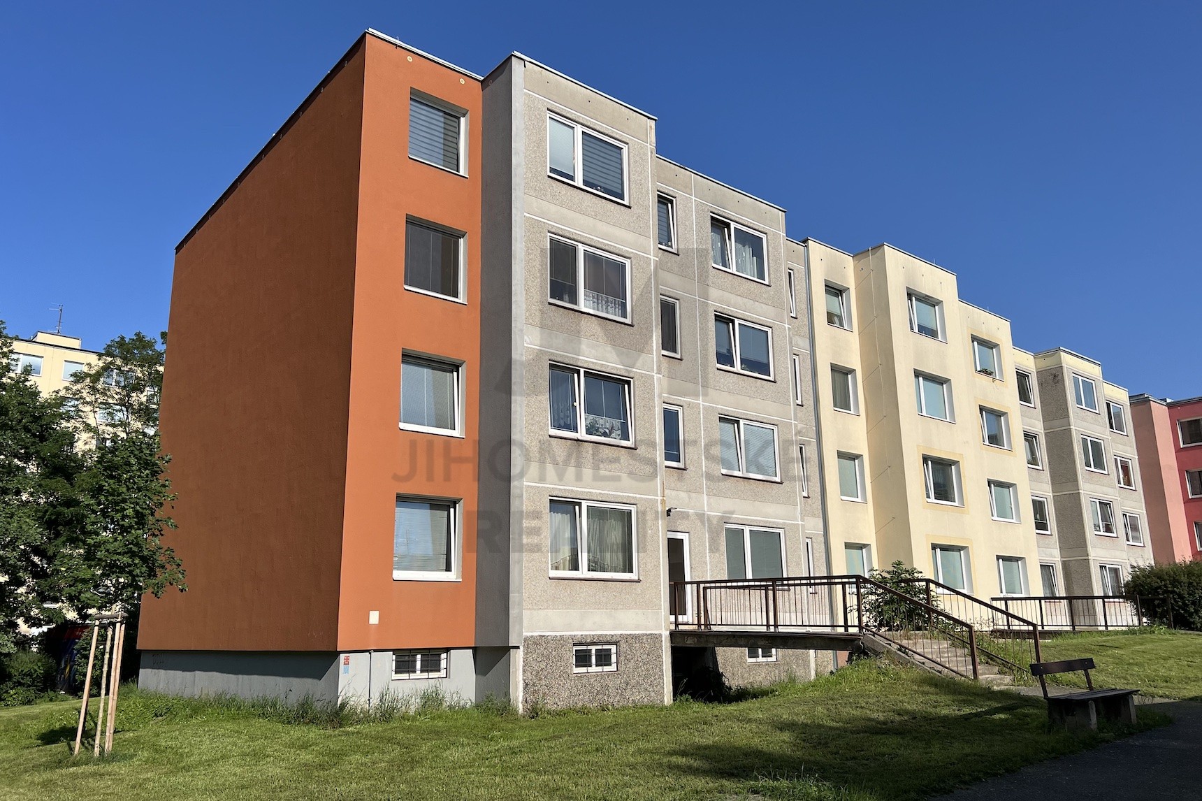 PRODEJ BYTU 4+1 S LODŽIÍ, Božetická, Praha 4 - Modřany