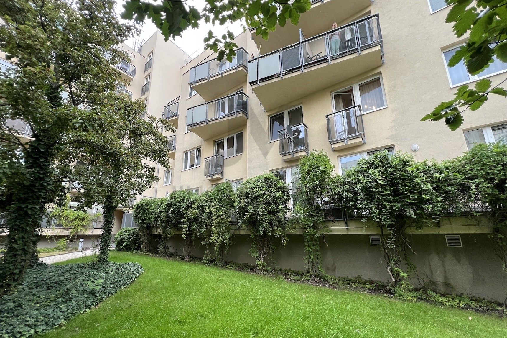 NÁJEM BYTU 1+kk S BALKONEM, Berlínská, Praha 10 - Hostivař
