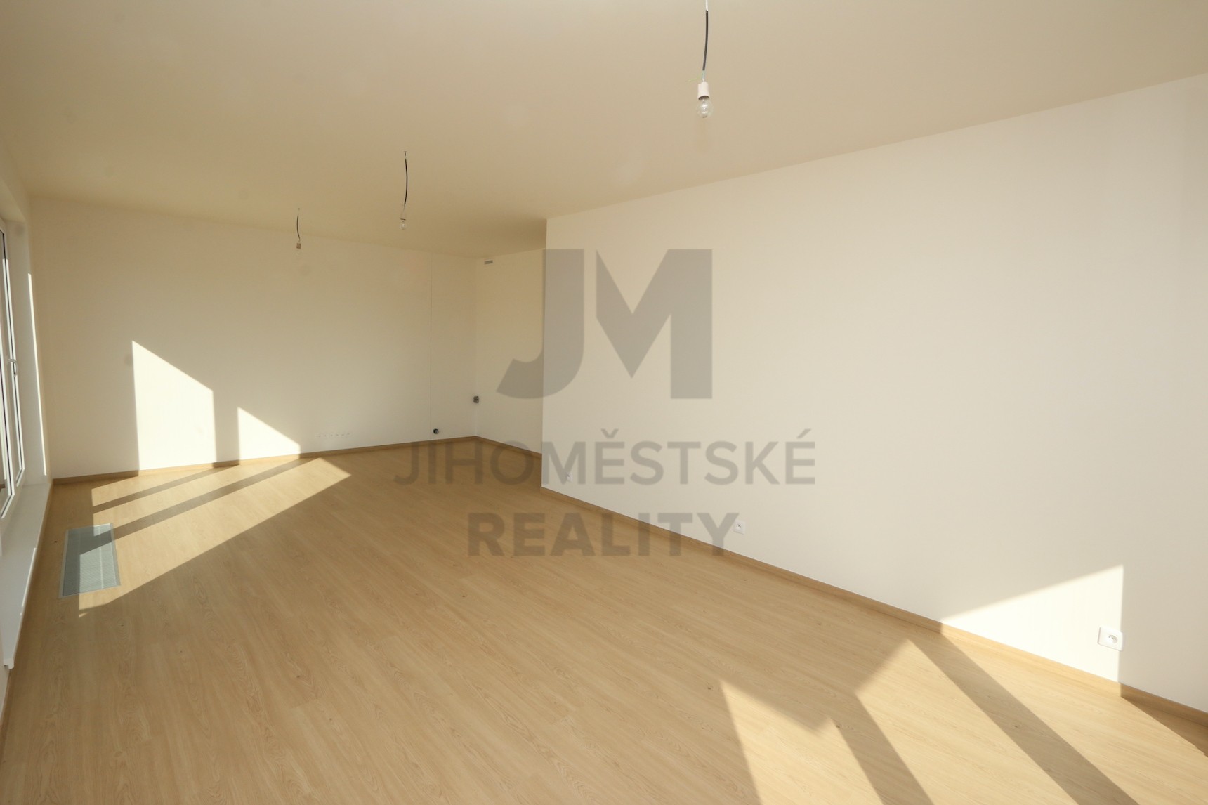 PRODEJ BYTU 3+kk S LODŽIÍ, TERASOU A GARÁŽÍ, Poděbradská, Praha 9 - Hloubětín