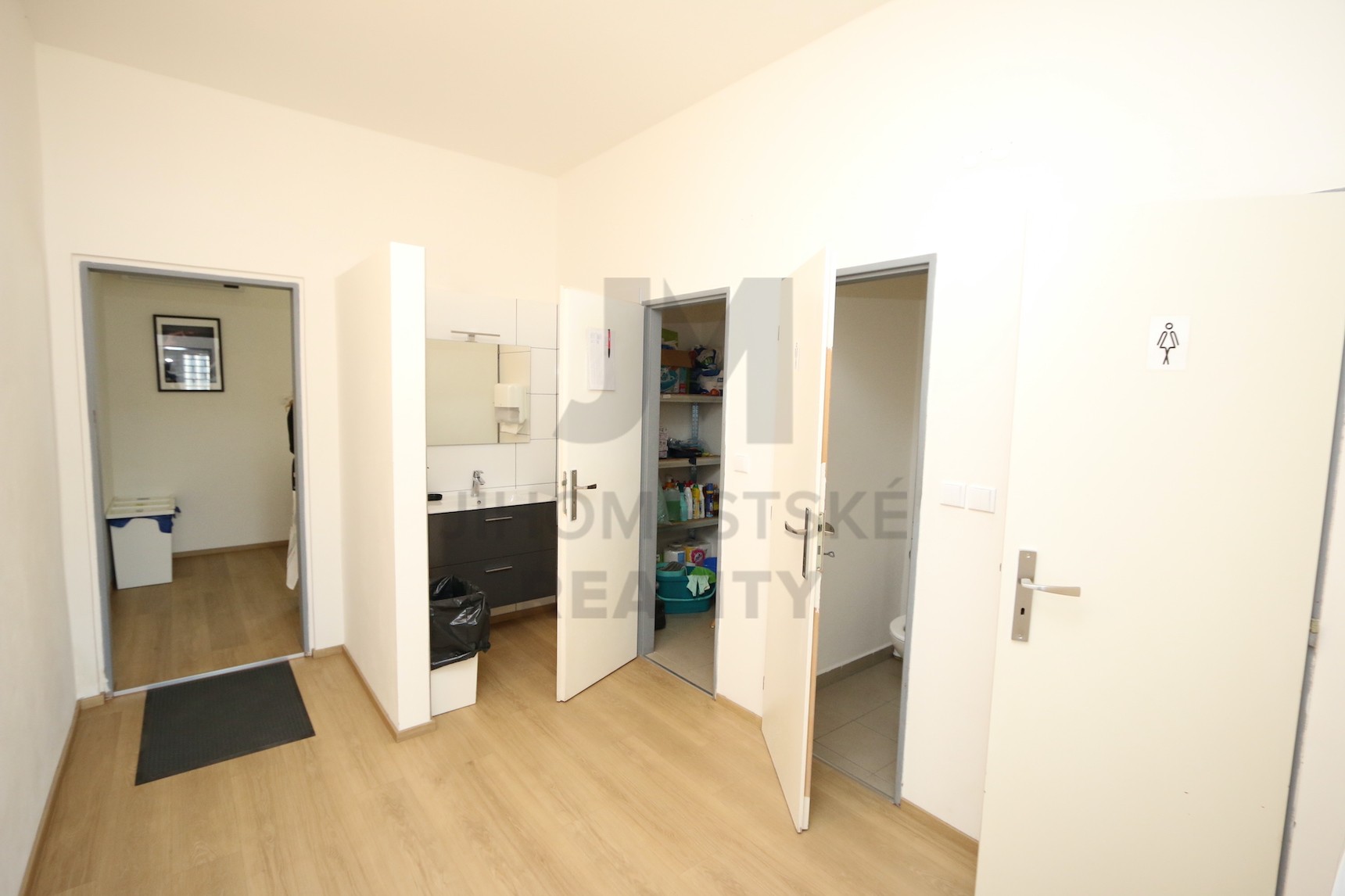 NÁJEM NEBYTOVÉ JEDNOTKY 4+1, Za Cukrovarem, Praha 9 - Čakovice