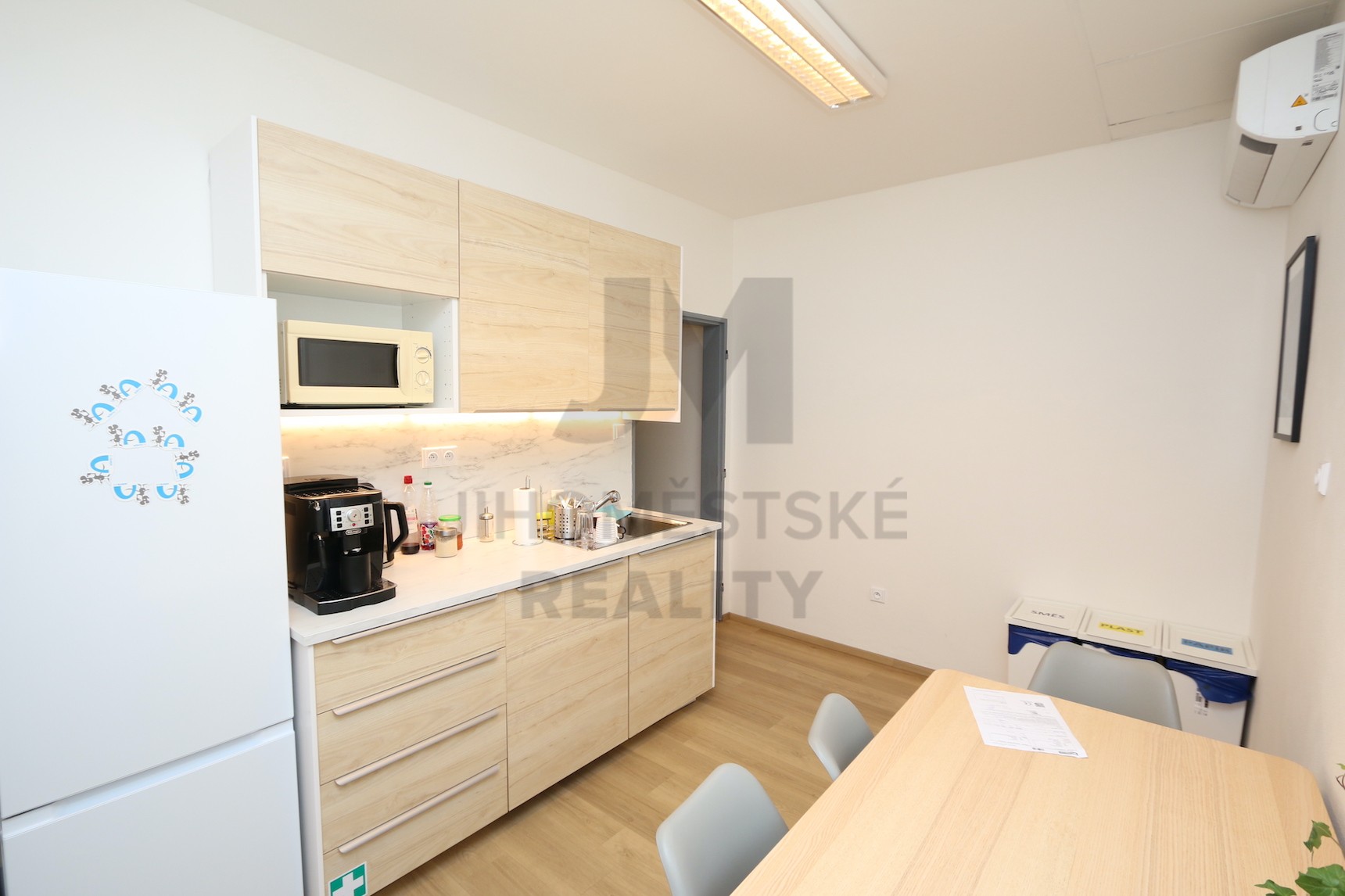 NÁJEM NEBYTOVÉ JEDNOTKY 4+1, Za Cukrovarem, Praha 9 - Čakovice