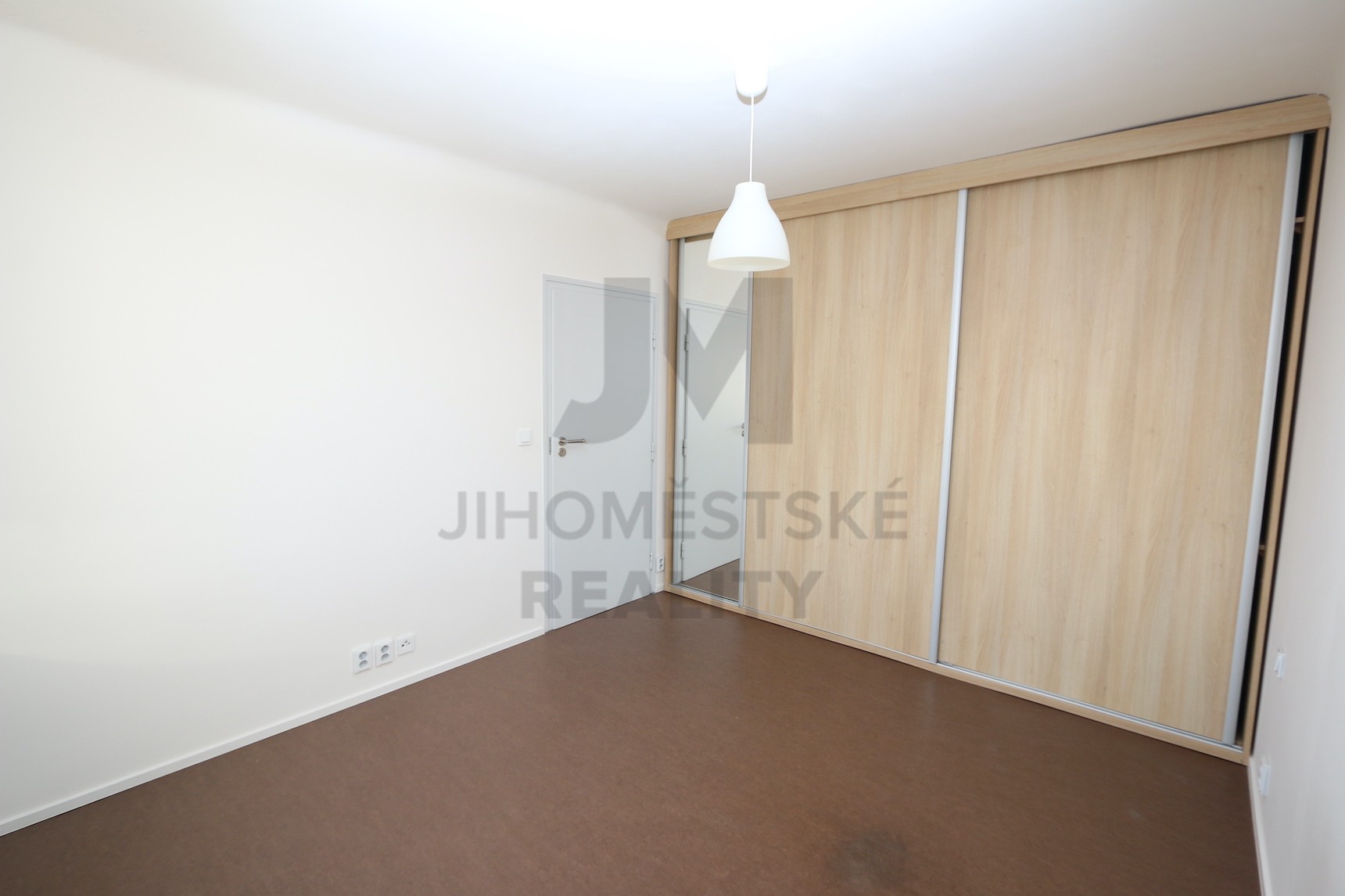 NÁJEM BYTU 2+1 S BALKONEM, Konopišťská, Praha 10 - Vršovice