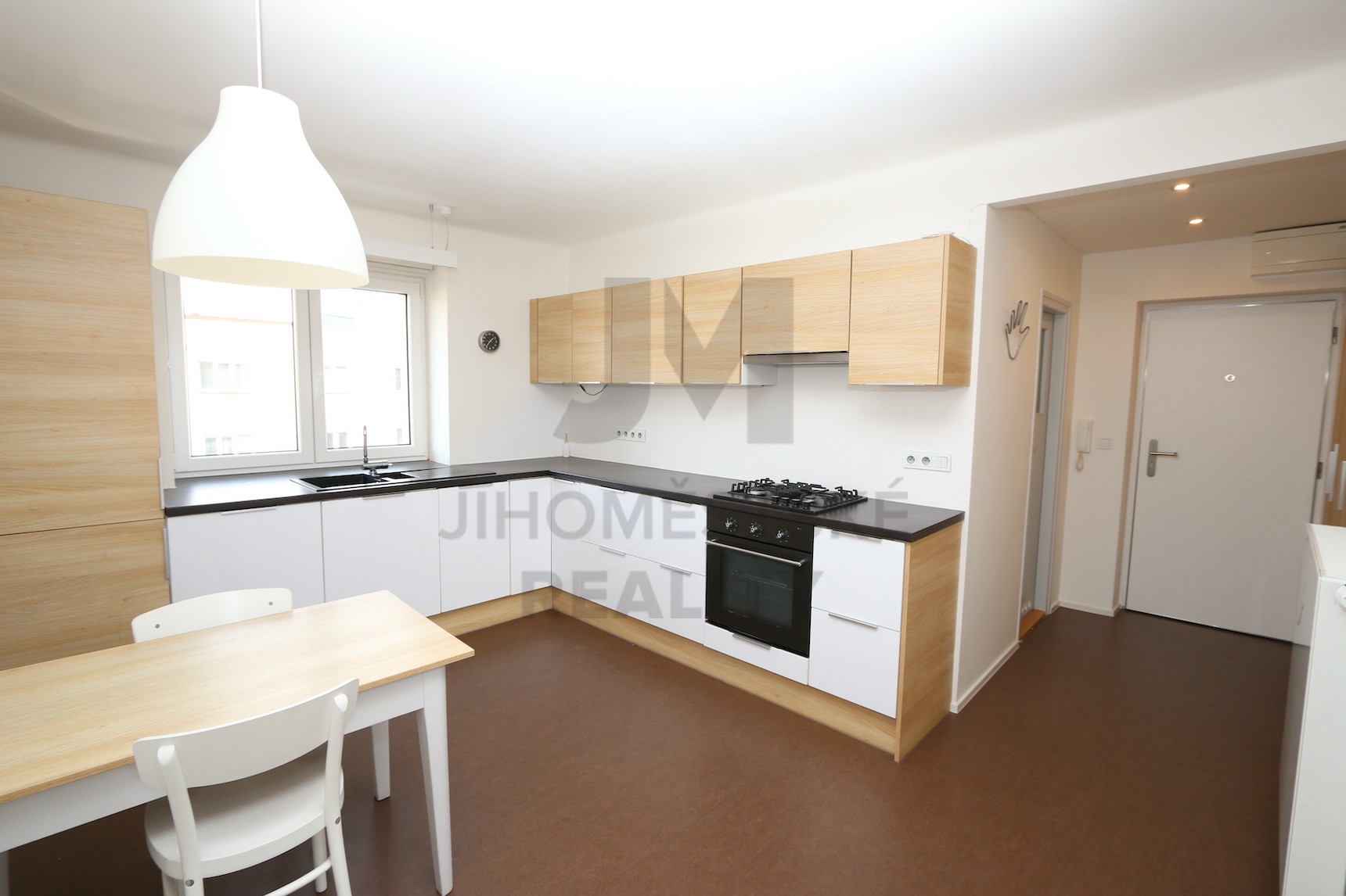 NÁJEM BYTU 2+1 S BALKONEM, Konopišťská, Praha 10 - Vršovice