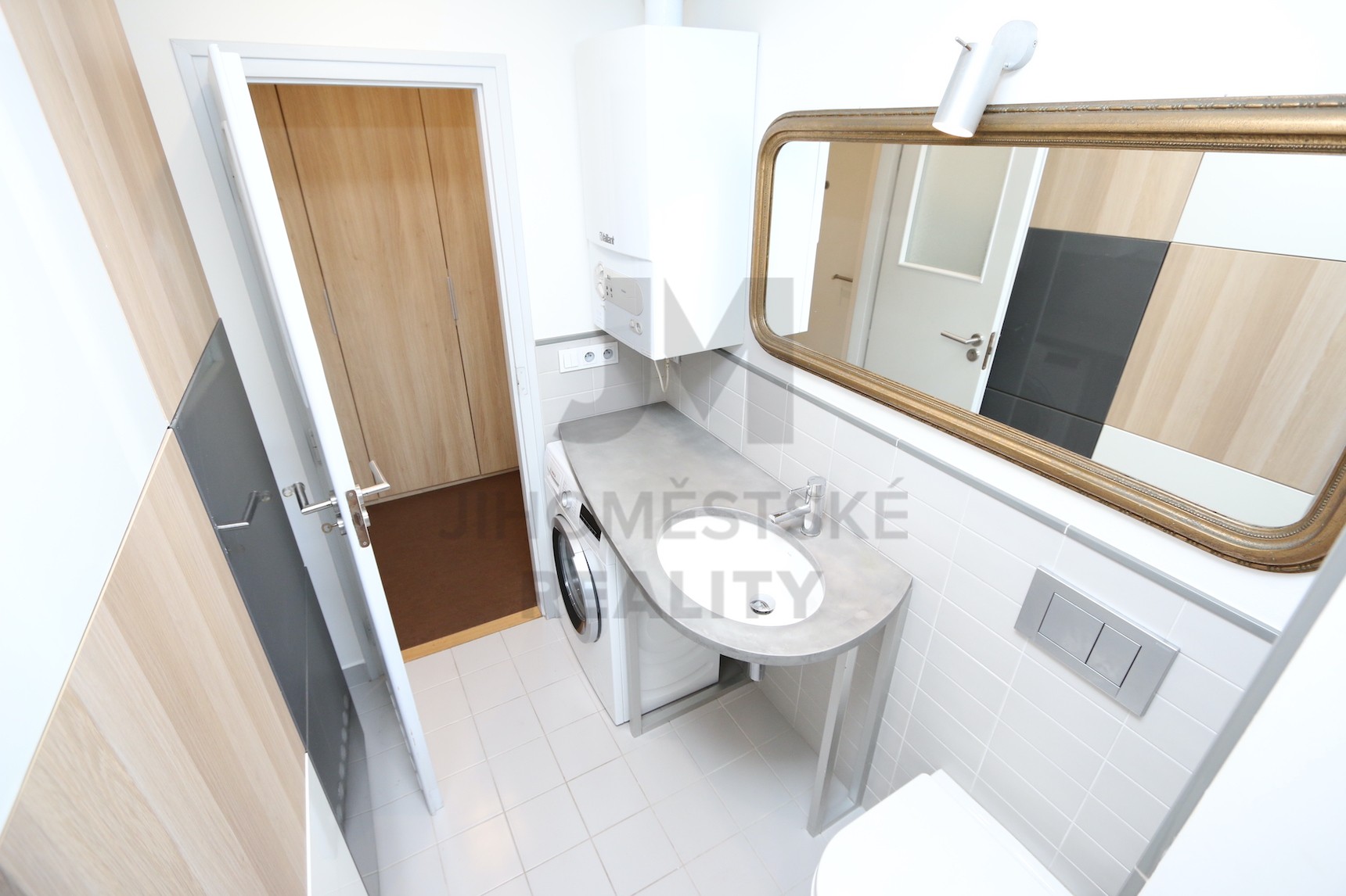 NÁJEM BYTU 2+1 S BALKONEM, Konopišťská, Praha 10 - Vršovice