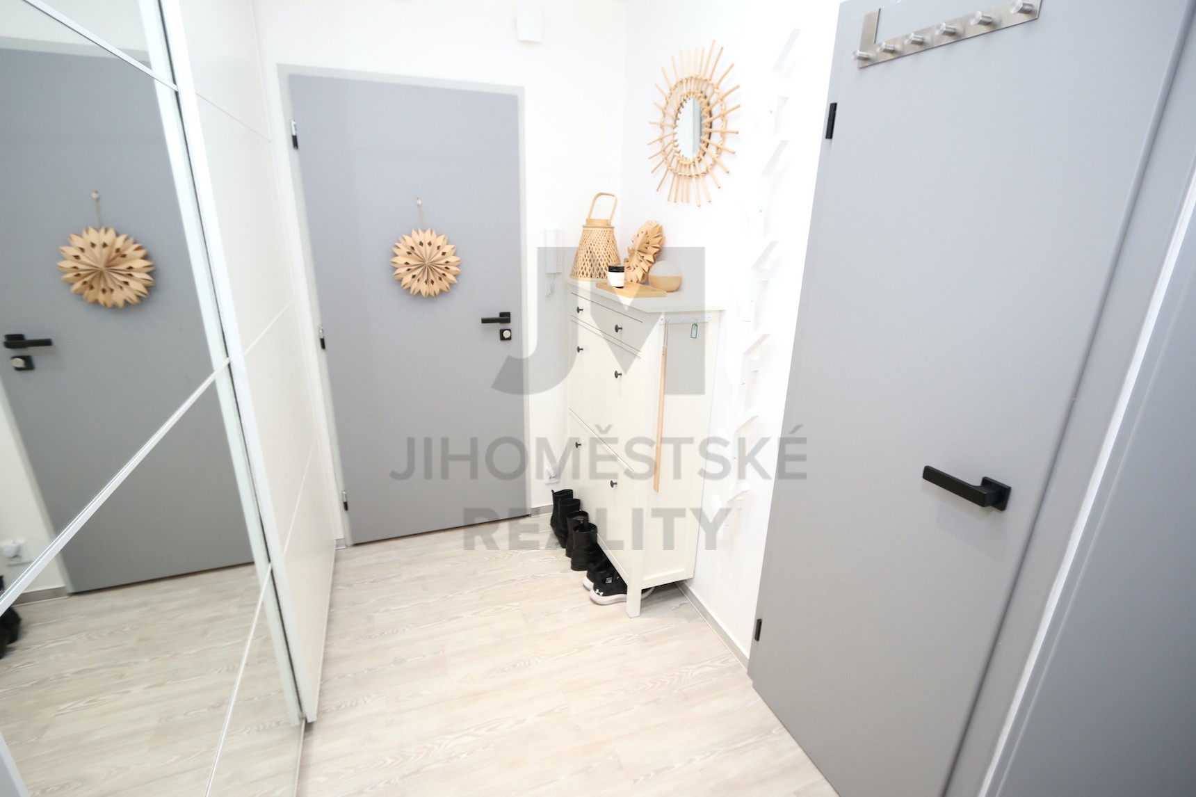 NÁJEM BYTU 3+1 S LODŽIÍ, Neapolská, Praha 10 - Horní Měcholupy