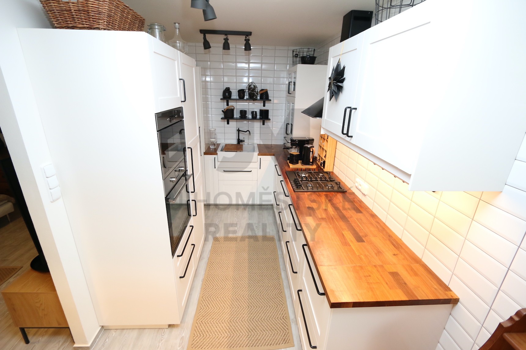 NÁJEM BYTU 3+1 S LODŽIÍ, Neapolská, Praha 10 - Horní Měcholupy