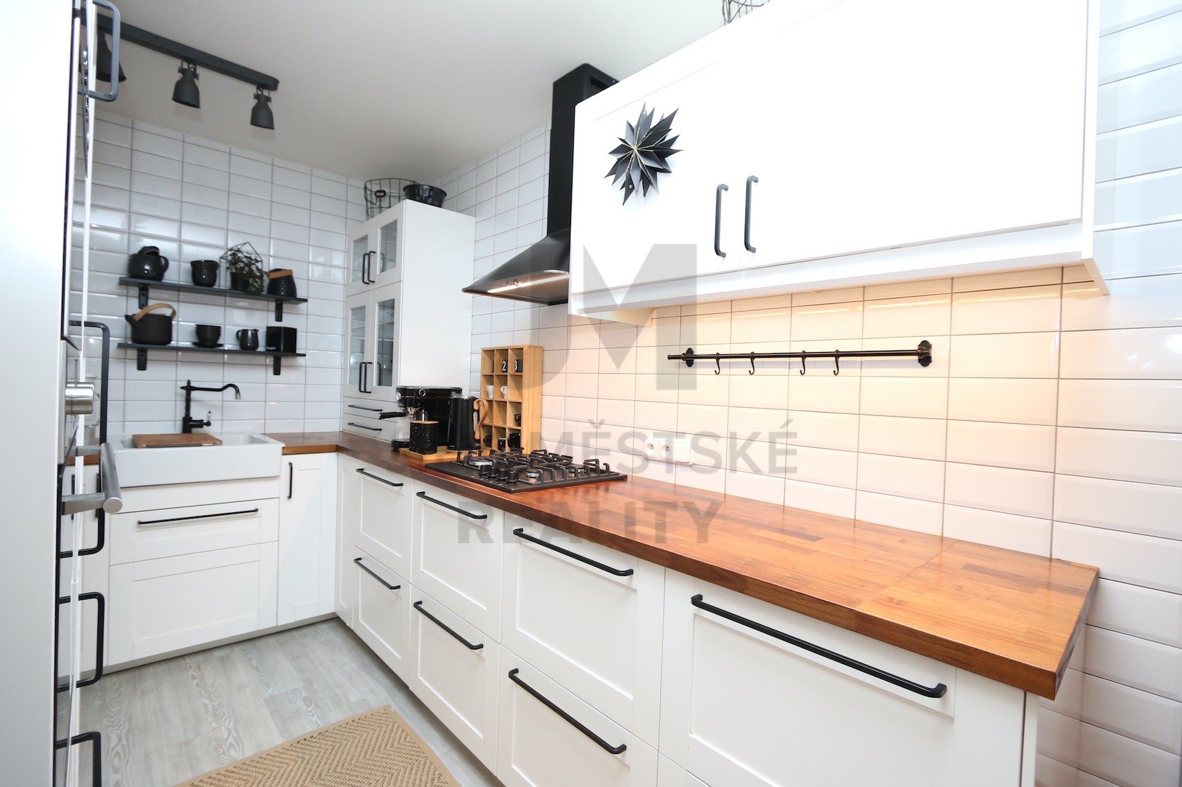 NÁJEM BYTU 3+1 S LODŽIÍ, Neapolská, Praha 10 - Horní Měcholupy