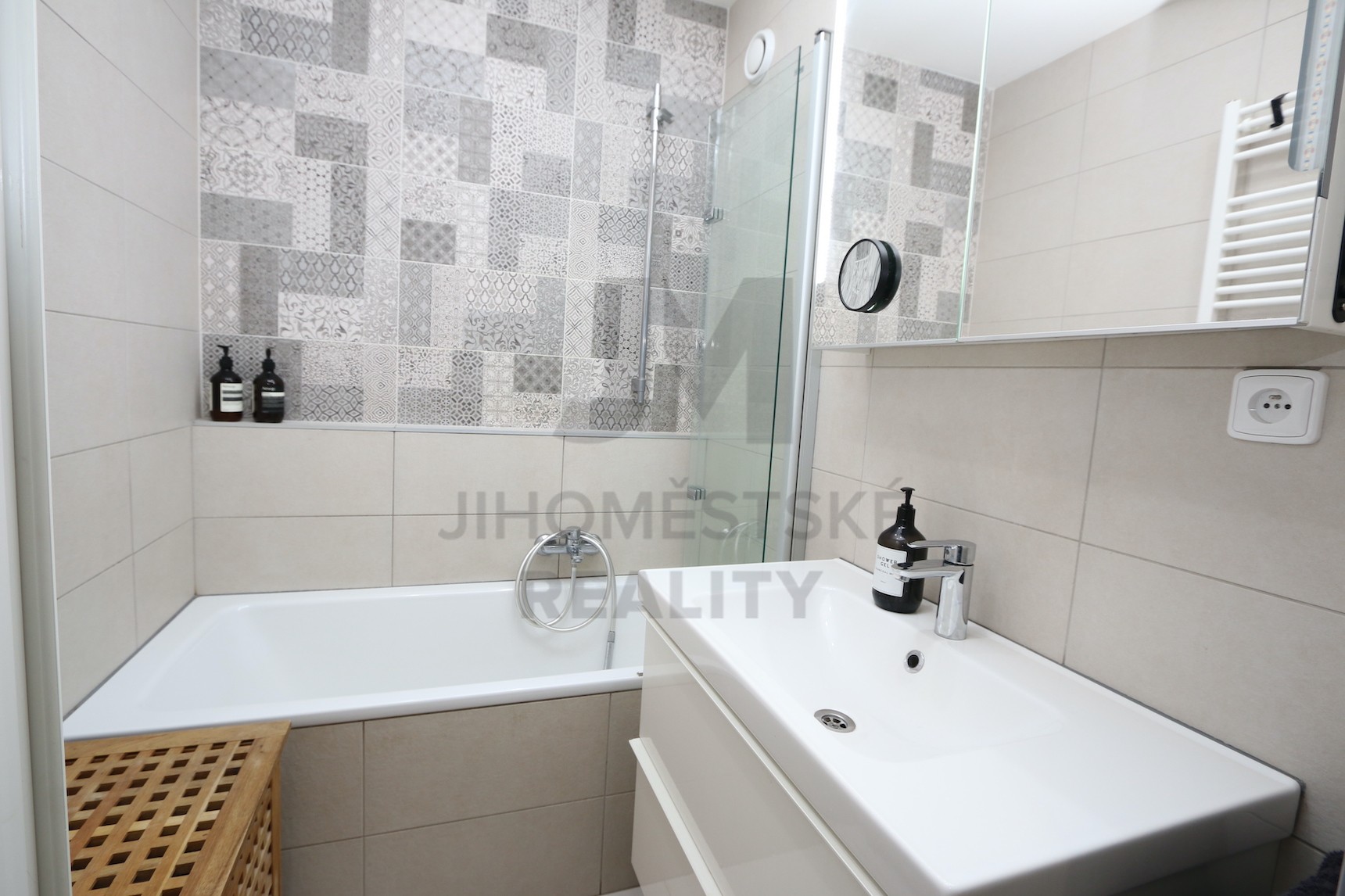 NÁJEM BYTU 3+1 S LODŽIÍ, Neapolská, Praha 10 - Horní Měcholupy