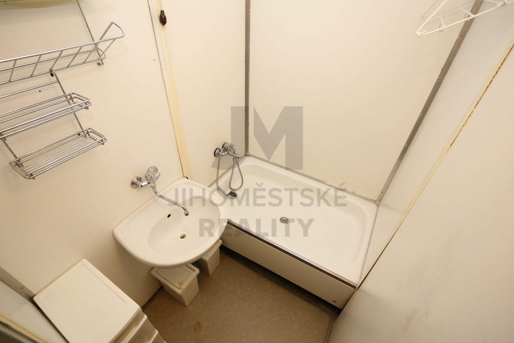 PRODEJ BYTU 1+kk S LODŽIÍ, Jašíkova, Praha 4 - Chodov