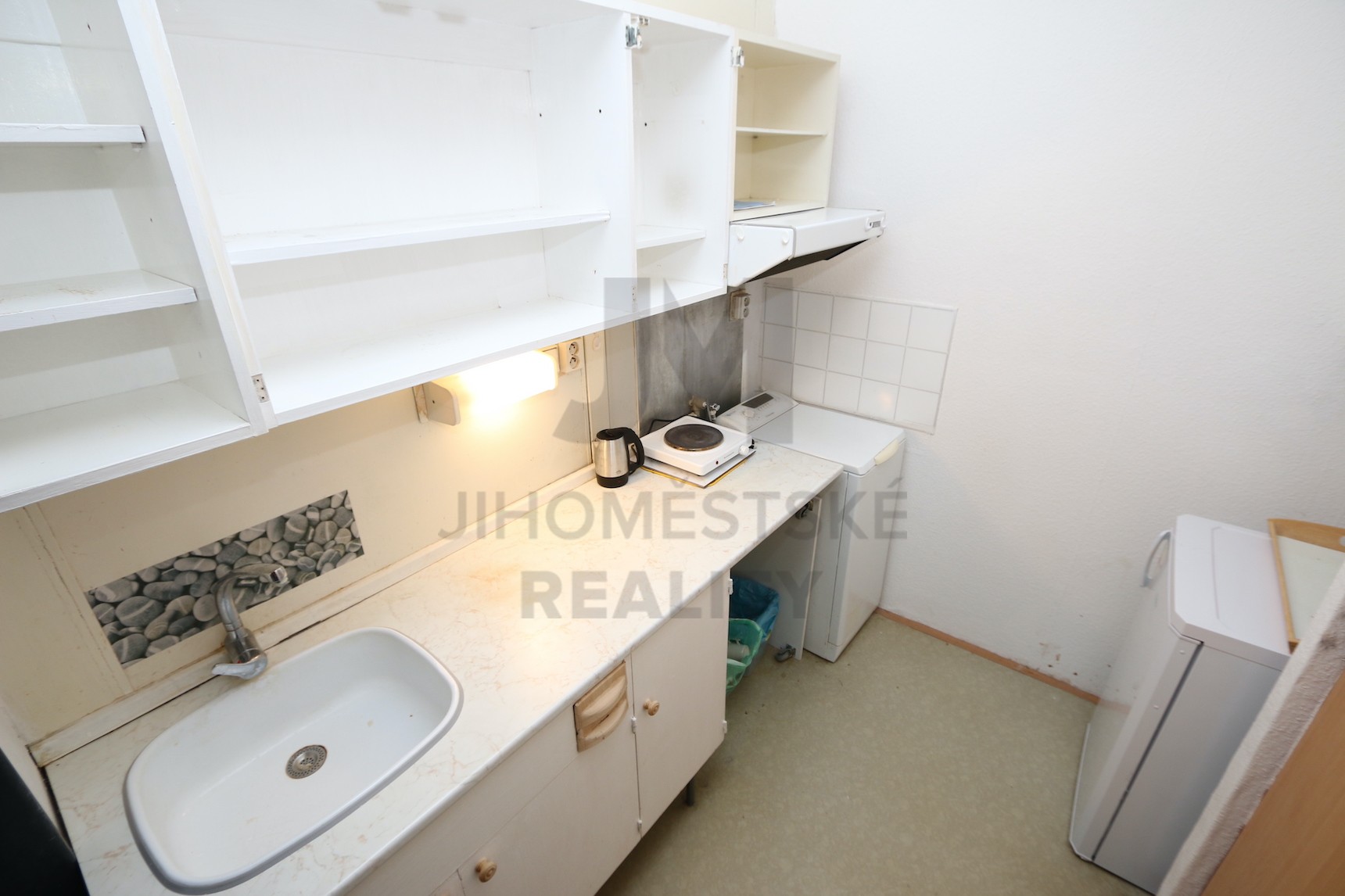 PRODEJ BYTU 1+kk S LODŽIÍ, Jašíkova, Praha 4 - Chodov