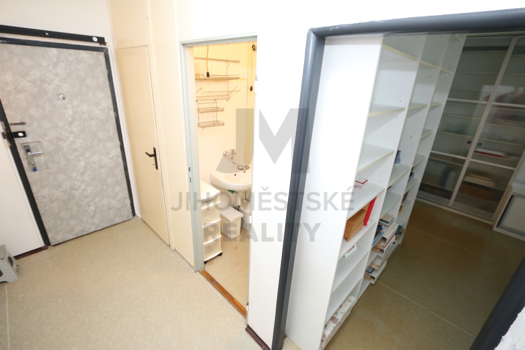 PRODEJ BYTU 1+kk S LODŽIÍ, Jašíkova, Praha 4 - Chodov