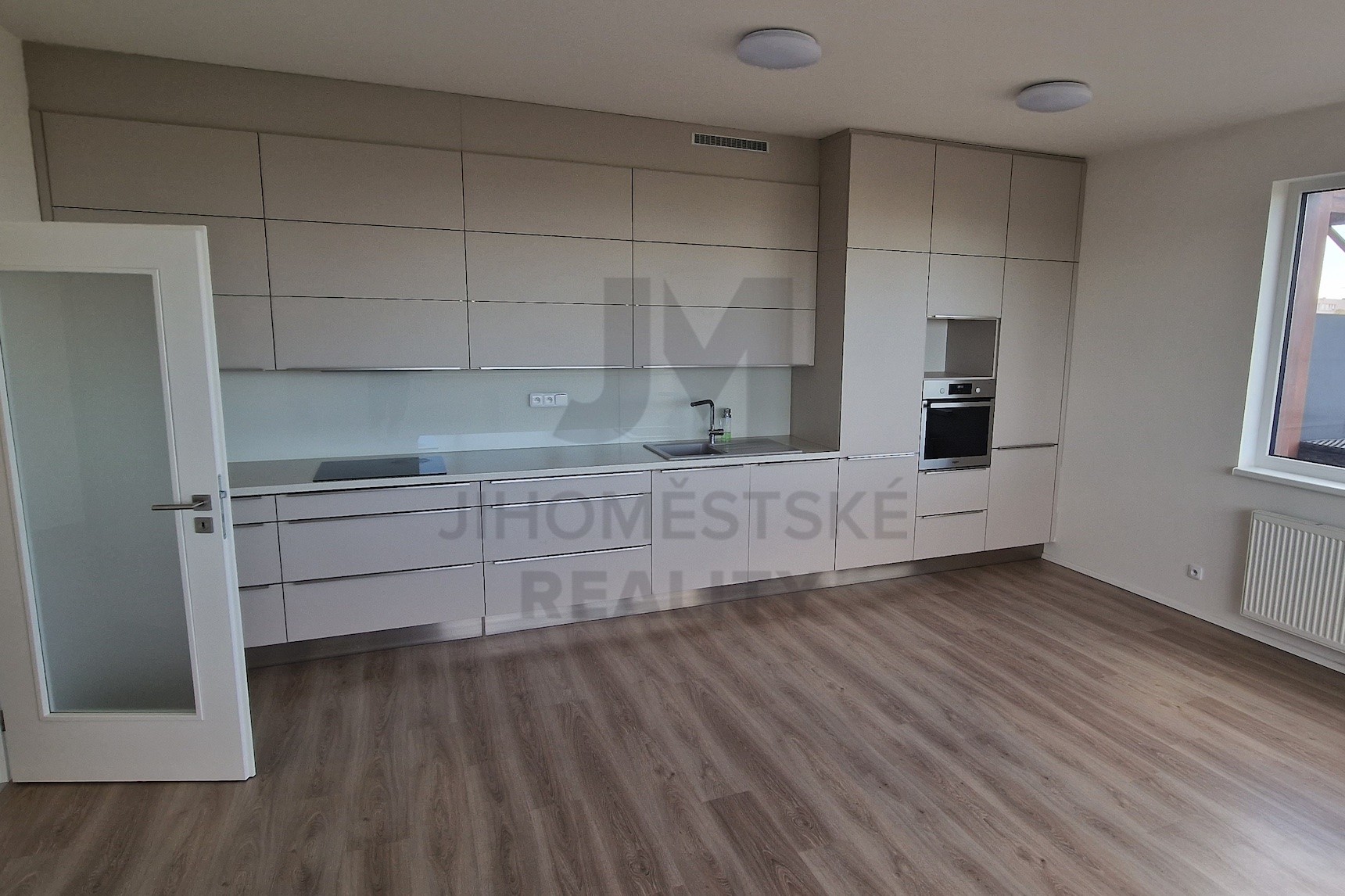 NÁJEM BYTU 5+kk S TERASOU A GAR. STÁNÍM, Knovízská, Praha 4 - Chodov