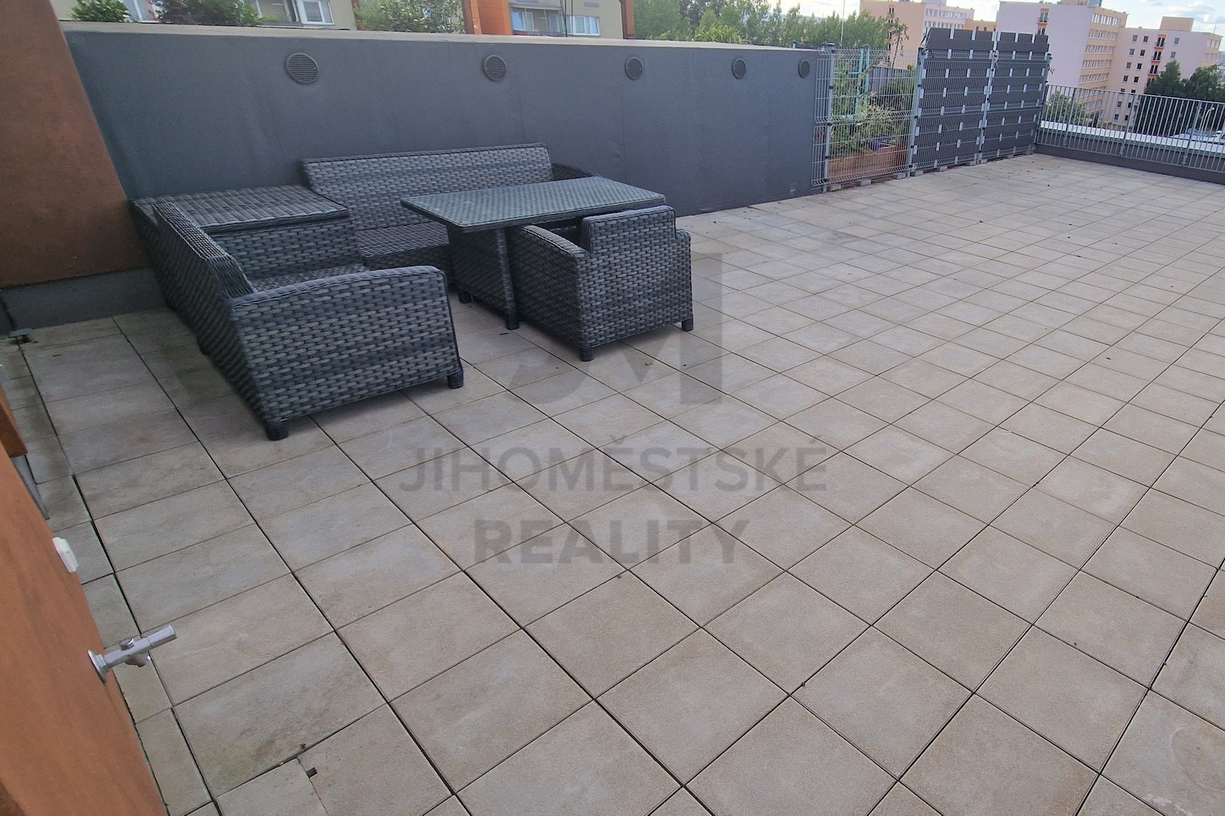 NÁJEM BYTU 5+kk S TERASOU A GAR. STÁNÍM, Knovízská, Praha 4 - Chodov