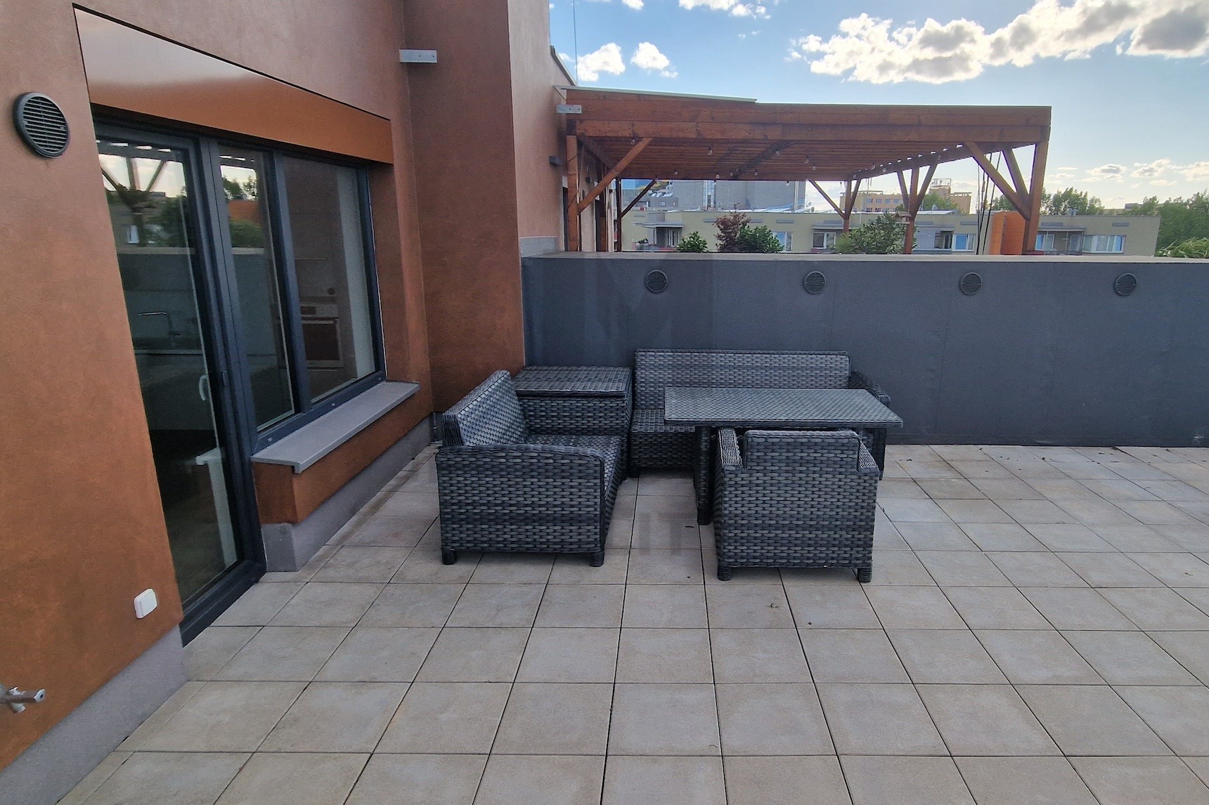 NÁJEM BYTU 5+kk S TERASOU A GAR. STÁNÍM, Knovízská, Praha 4 - Chodov