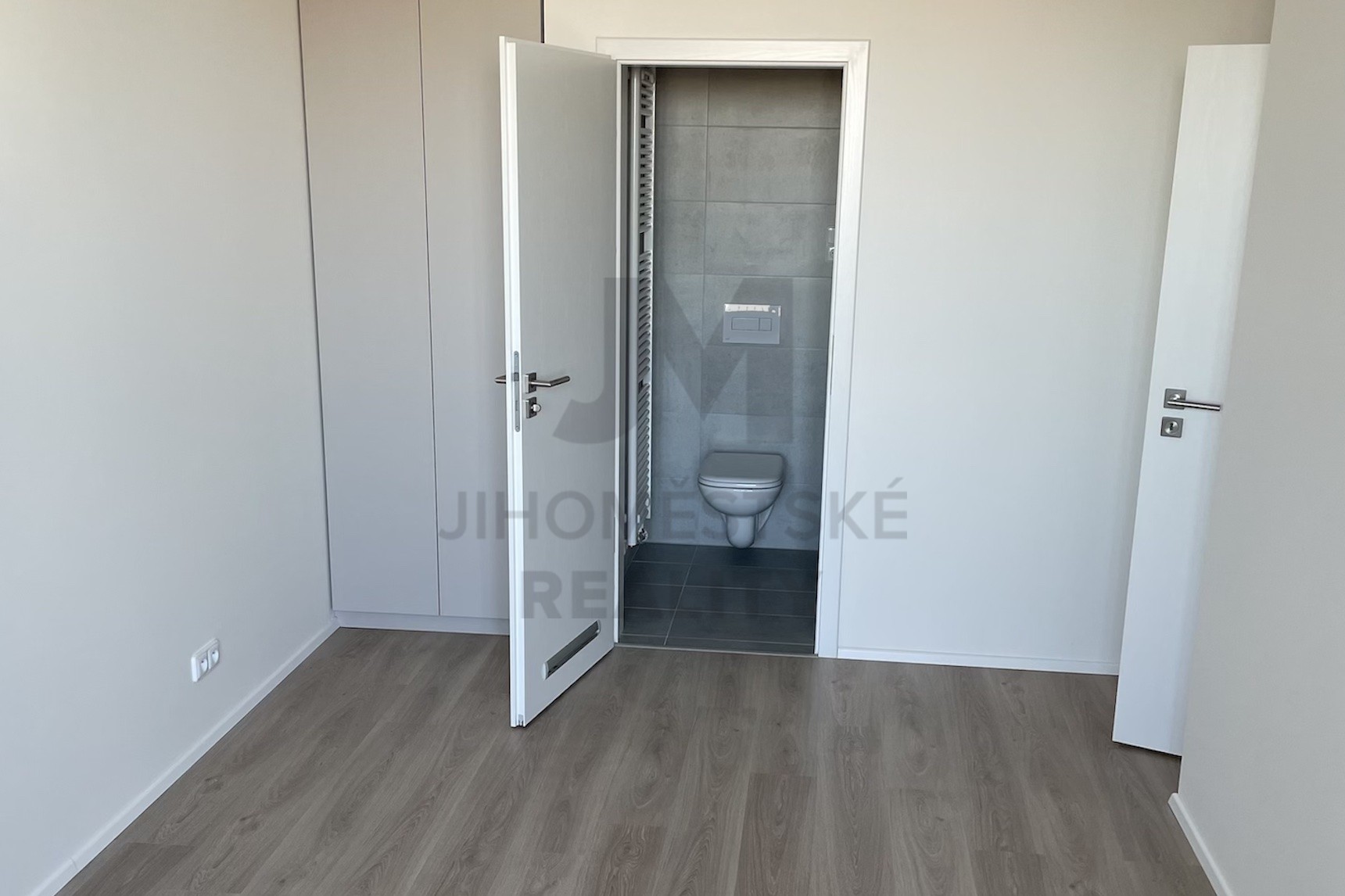 NÁJEM BYTU 5+kk S TERASOU A GAR. STÁNÍM, Knovízská, Praha 4 - Chodov