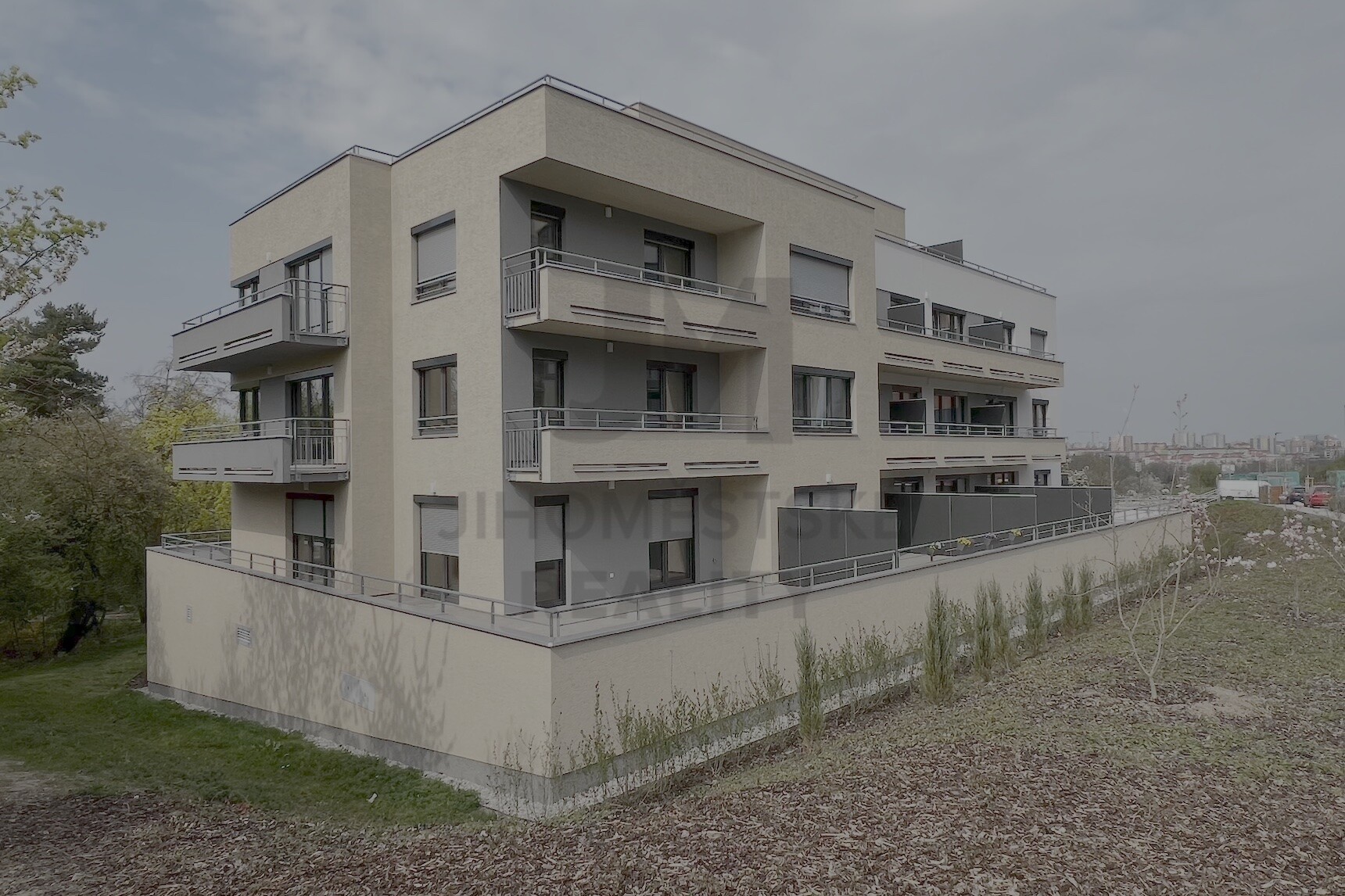 NÁJEM BYTU 1+kk S TERASOU, Klapálkova, Praha 4 - Záběhlice