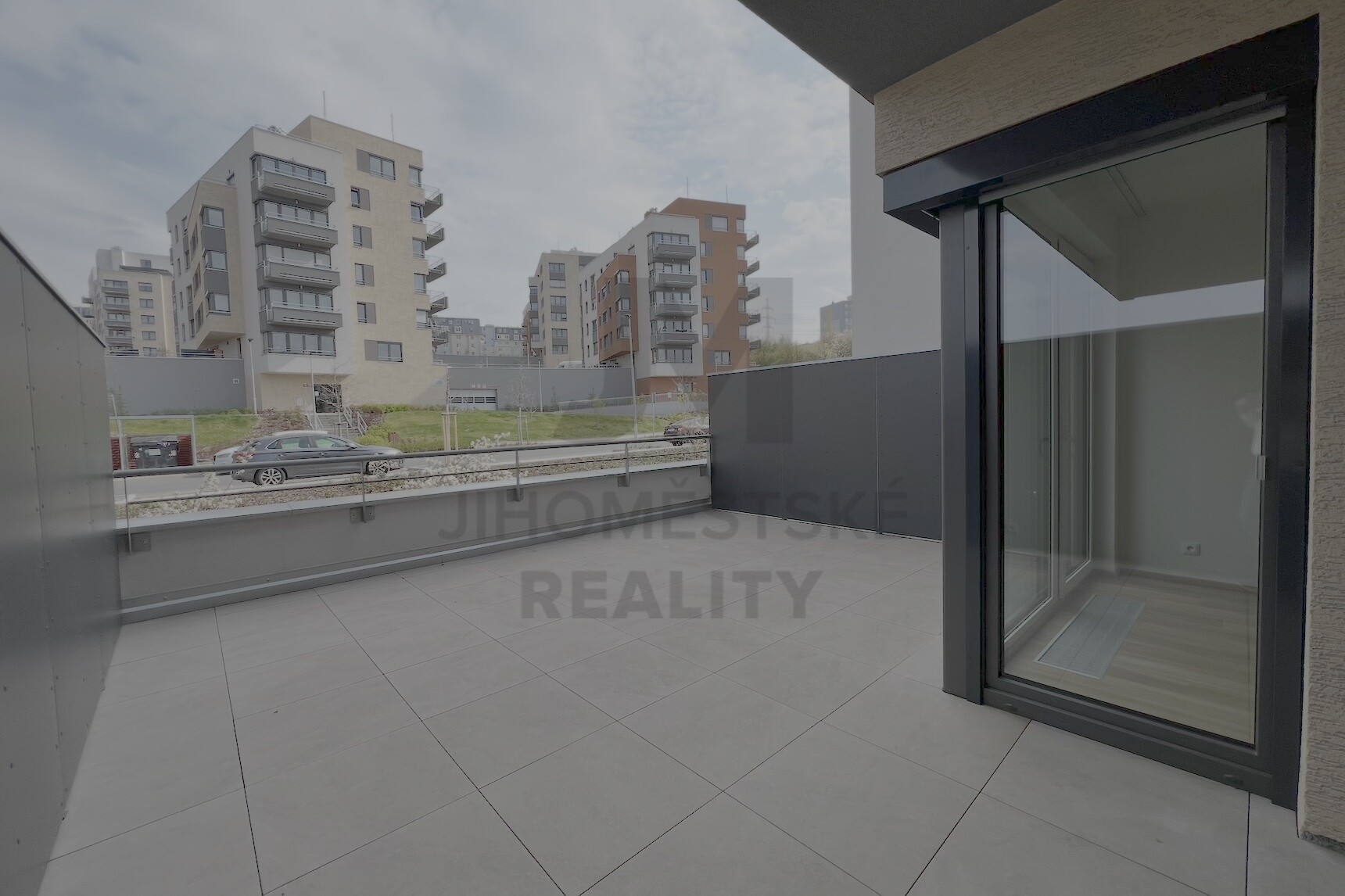 NÁJEM BYTU 1+kk S TERASOU, Klapálkova, Praha 4 - Záběhlice