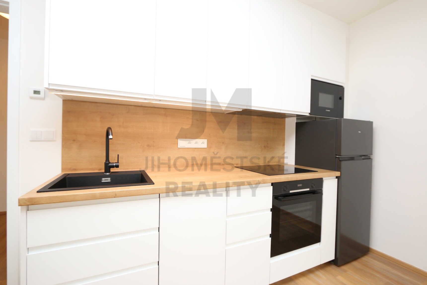 NÁJEM BYTU 1+kk S TERASOU, Klapálkova, Praha 4 - Záběhlice