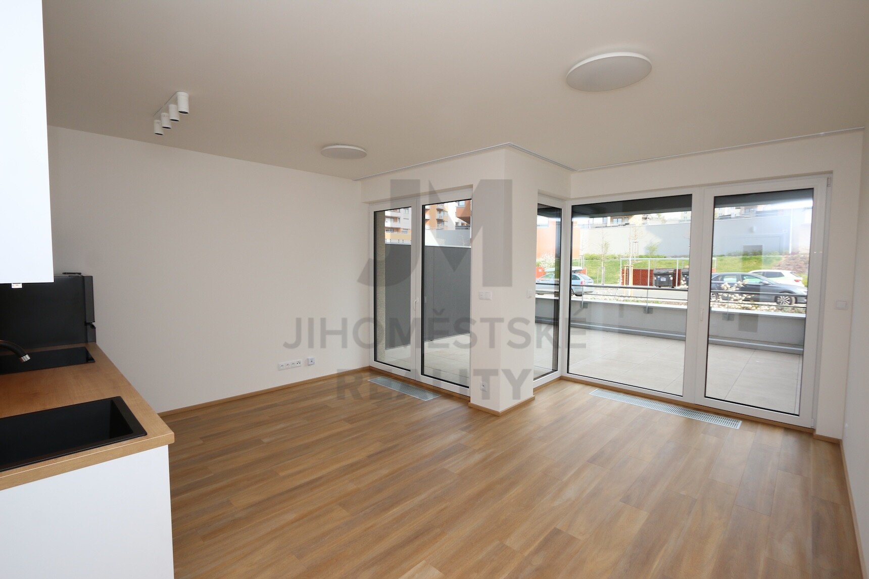 NÁJEM BYTU 1+kk S TERASOU, Klapálkova, Praha 4 - Záběhlice