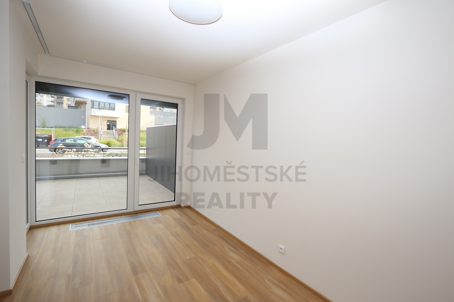 NÁJEM BYTU 1+kk S TERASOU, Klapálkova, Praha 4 - Záběhlice