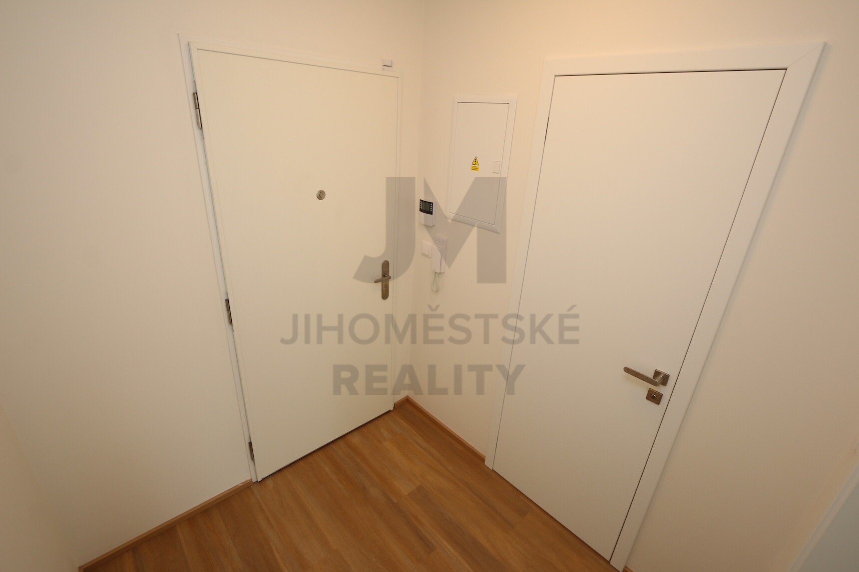 NÁJEM BYTU 1+kk S TERASOU, Klapálkova, Praha 4 - Záběhlice