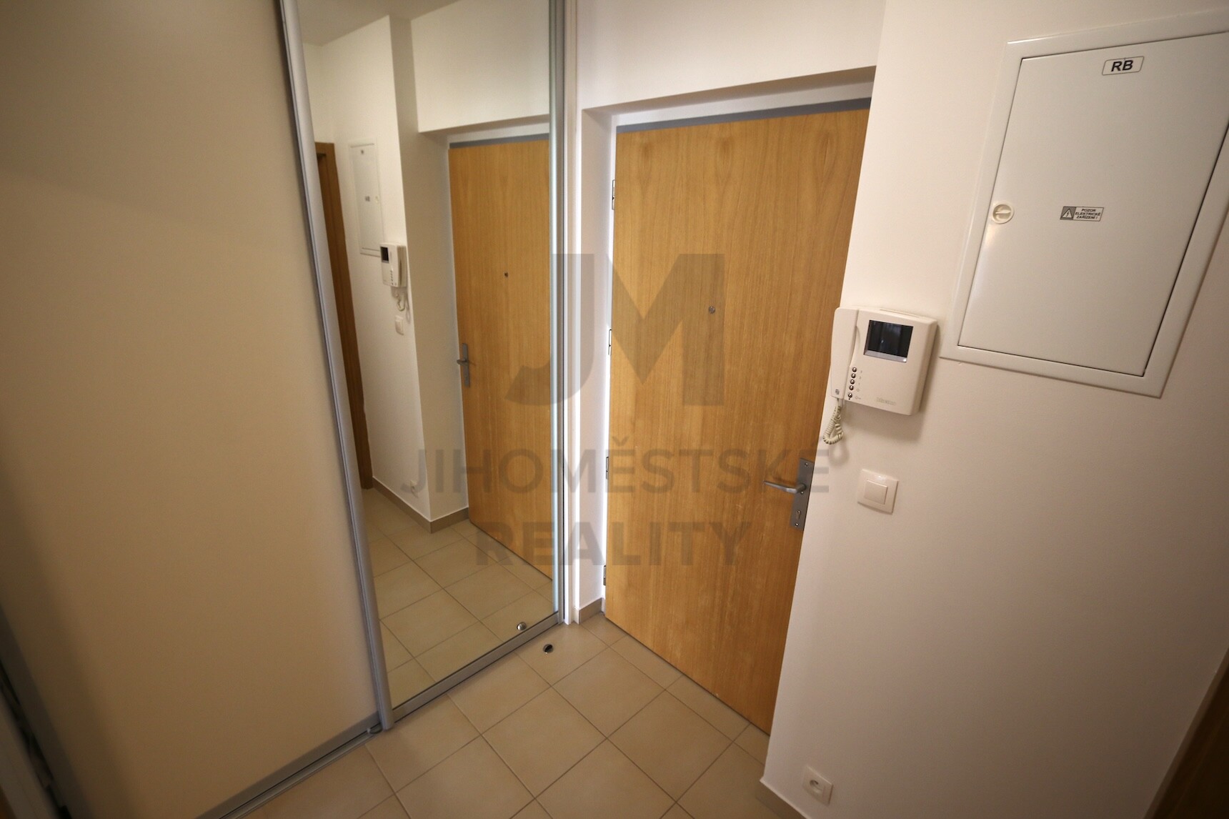 PRODEJ BYTU 3+kk S TERASOU A GAR. STÁNÍM, Za Pískovnou, Praha 8 - Dolní Chabry